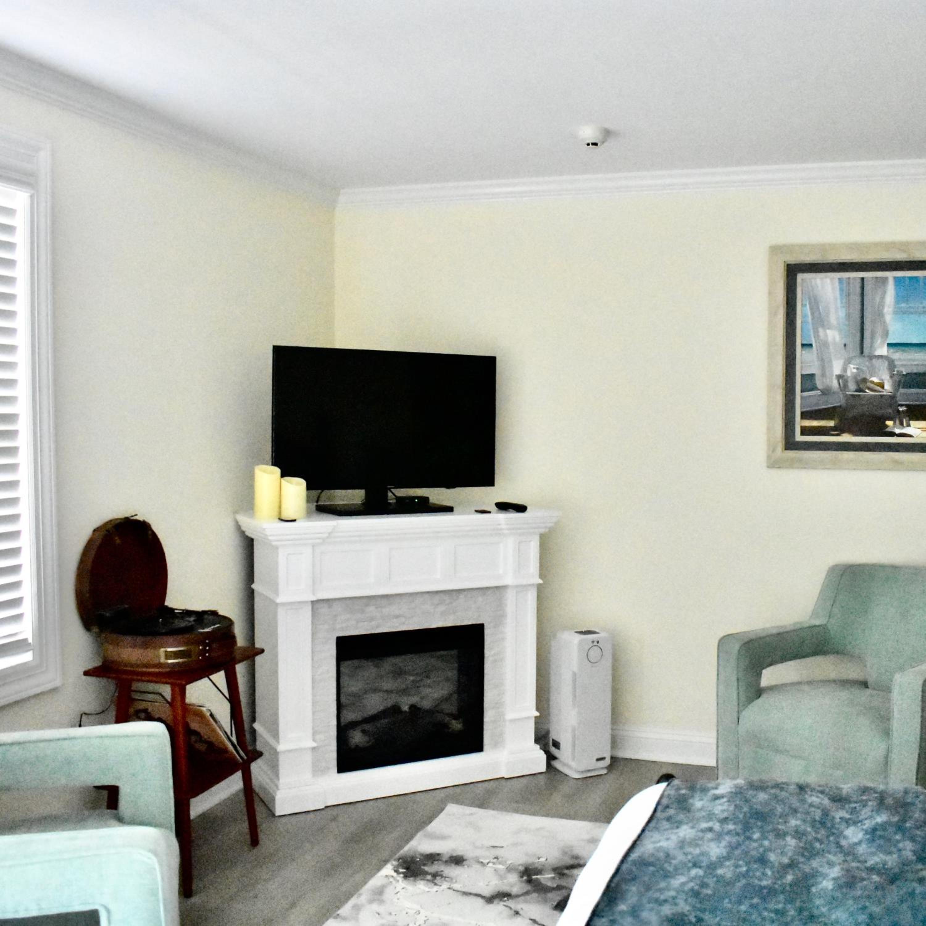 1st Floor Private Entrance King Guestroom - Photo 5