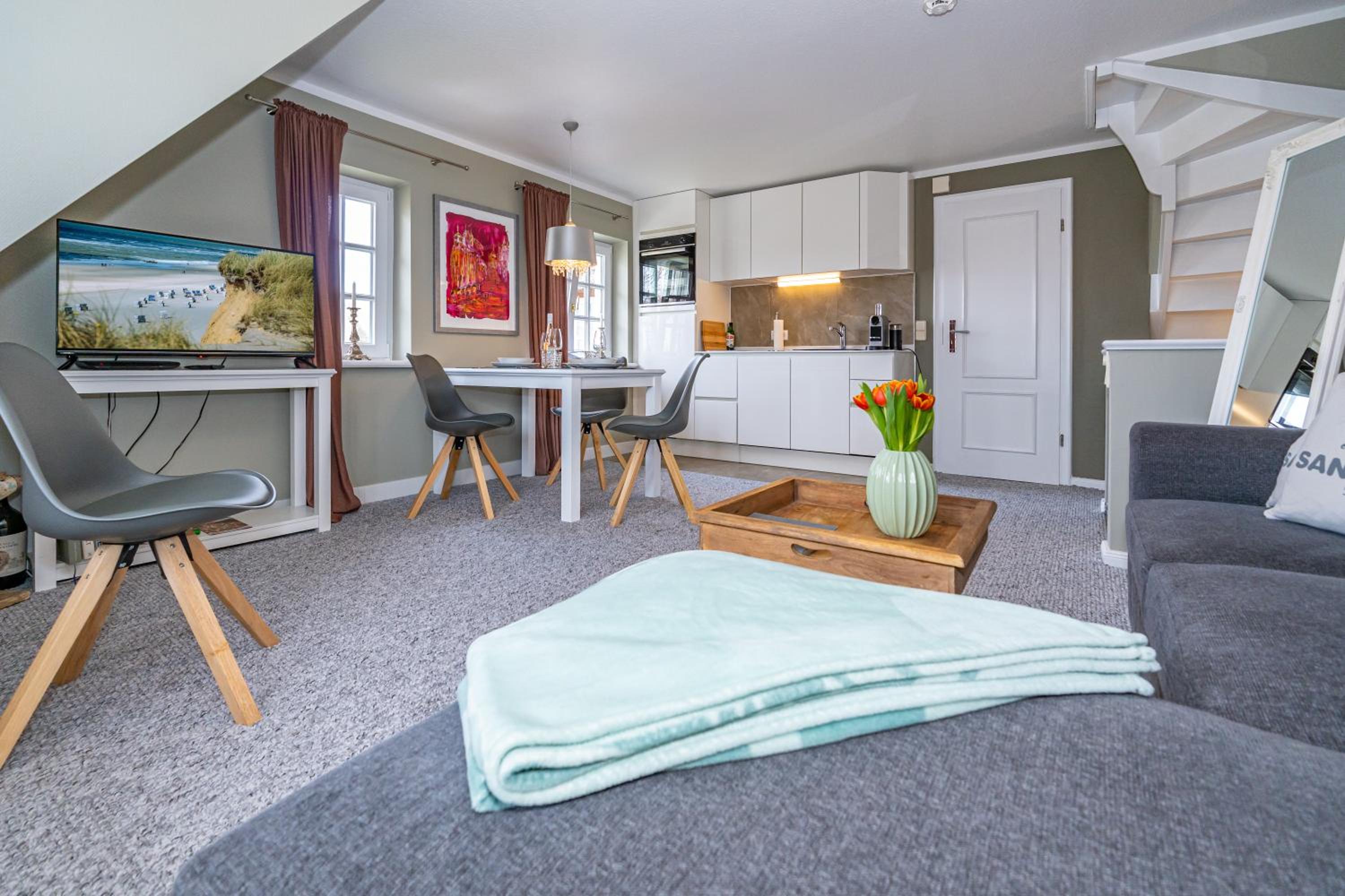 One-Bedroom Apartment - Photo 1