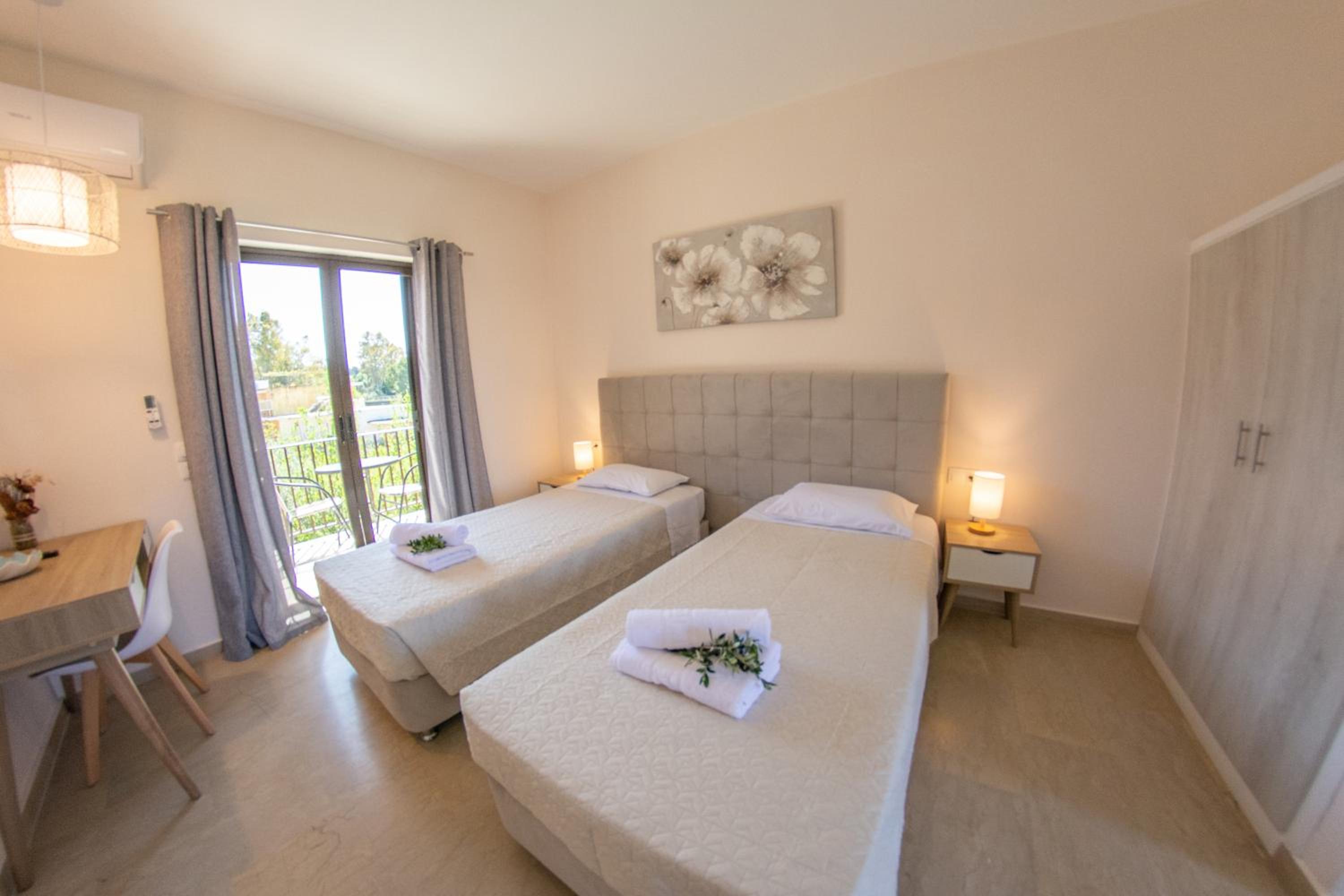 Deluxe Double or Twin Room with Balcony photo 2