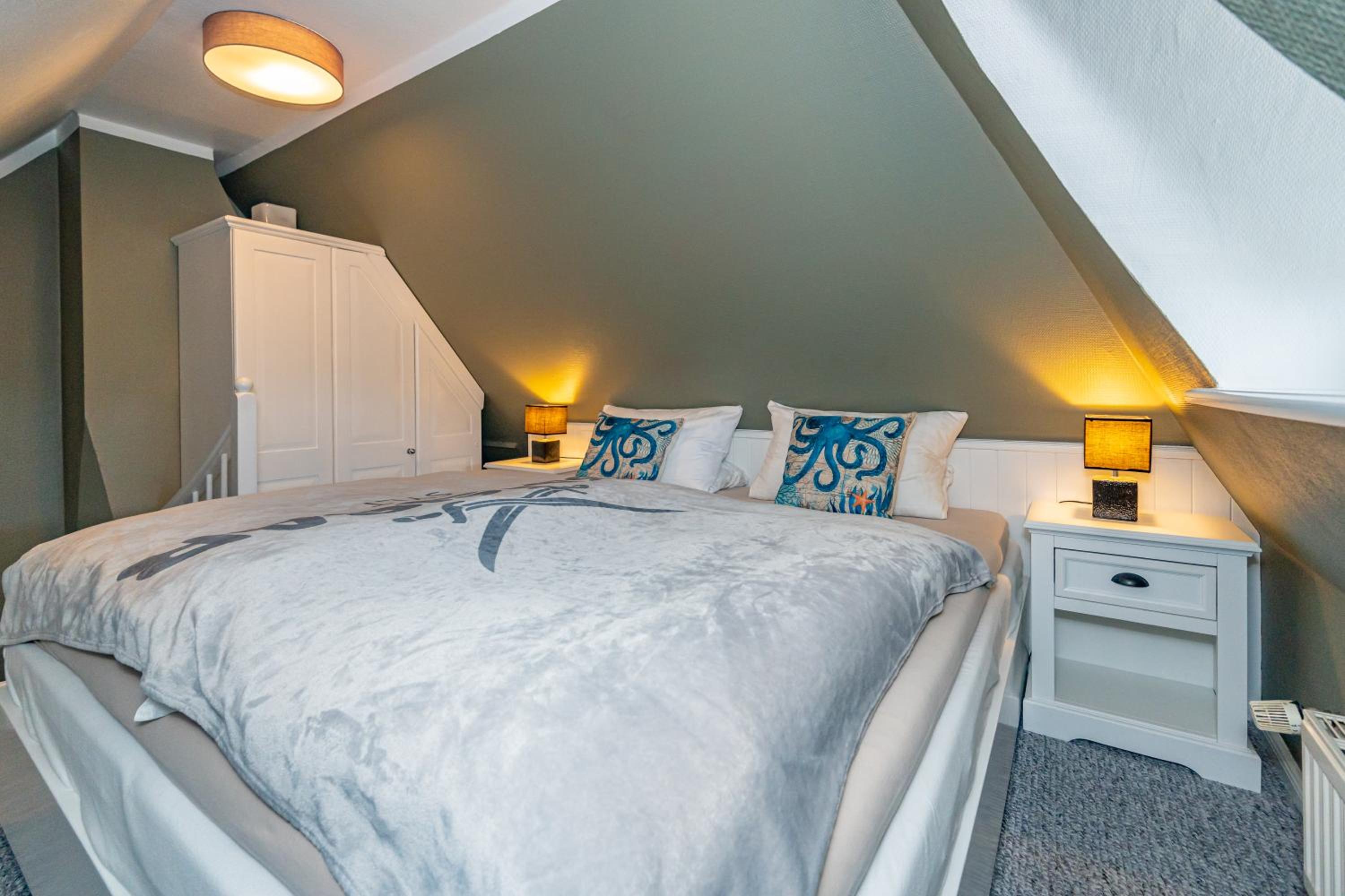 One-Bedroom Apartment - Photo 19