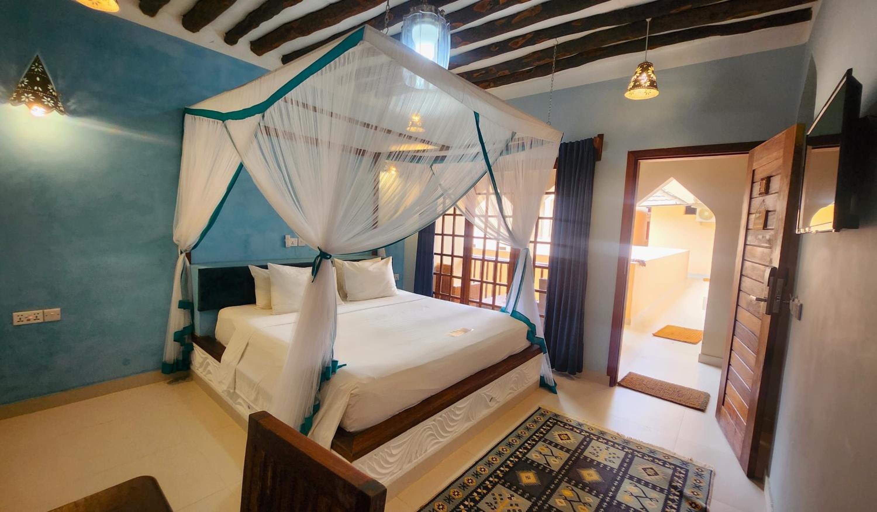 Non Sea view Theme King Room