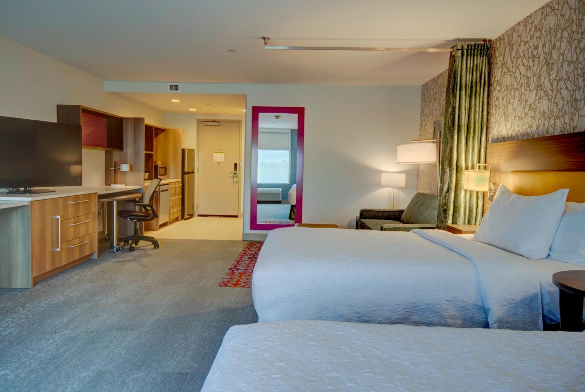 Studio Suite with Two Queen Beds and Tub - Mobility Access - Photo 5