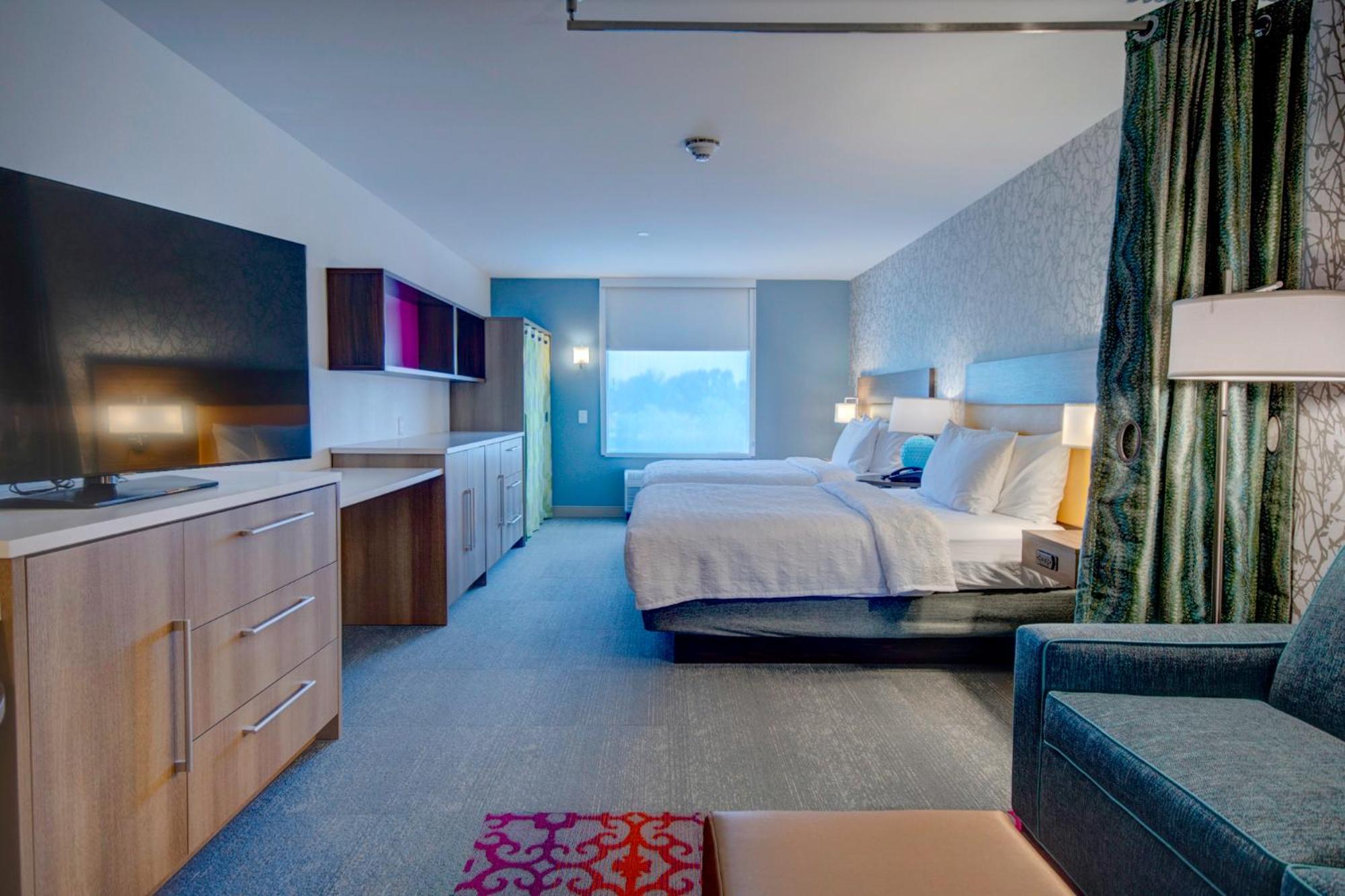 Studio Suite with Two Queen Beds - Photo 9