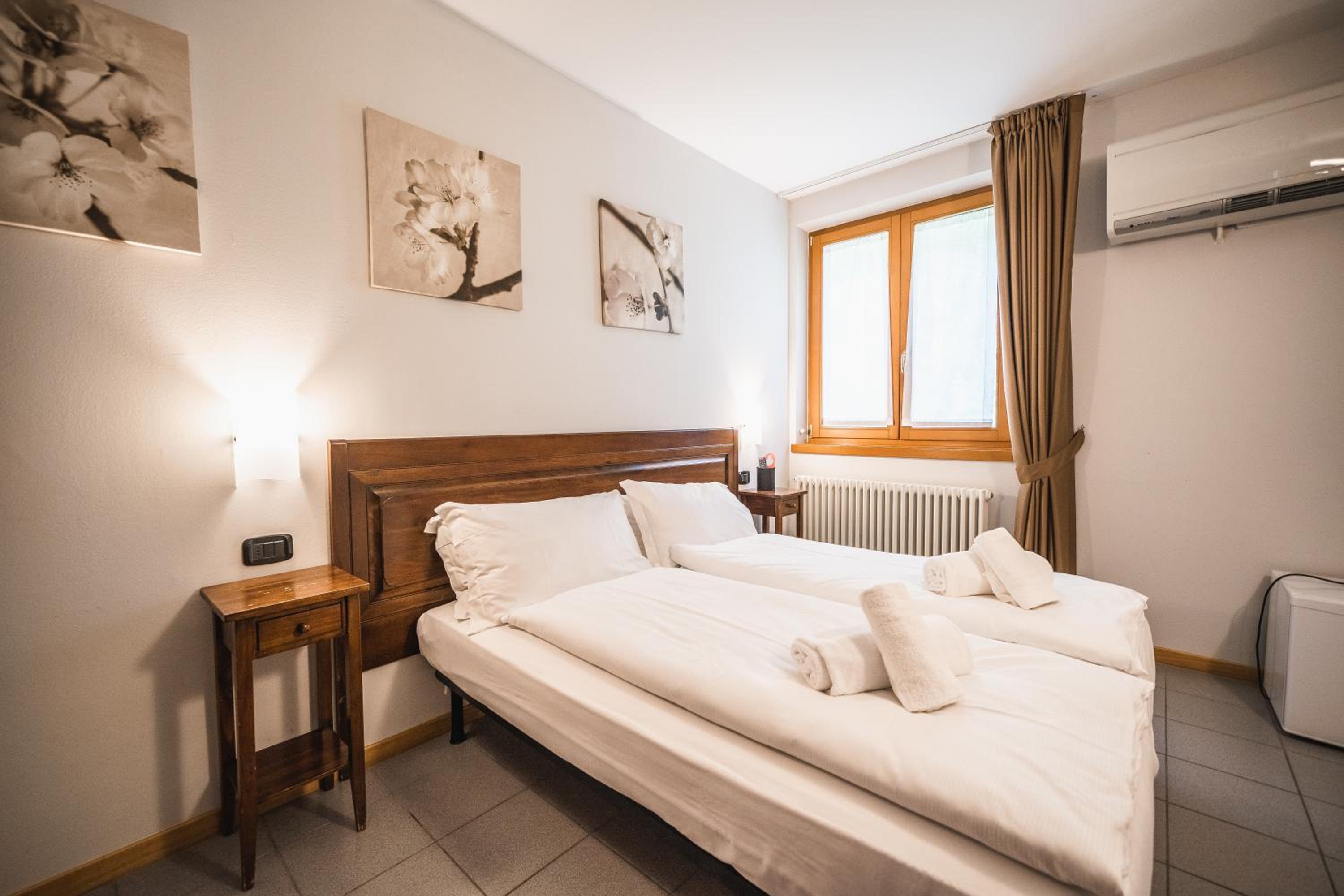 Standard Double Room - Photo 12
