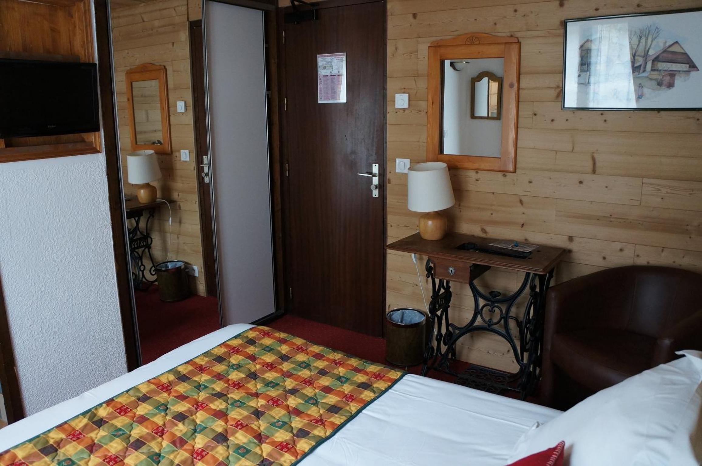 Standard Single Room with Shower photo 2