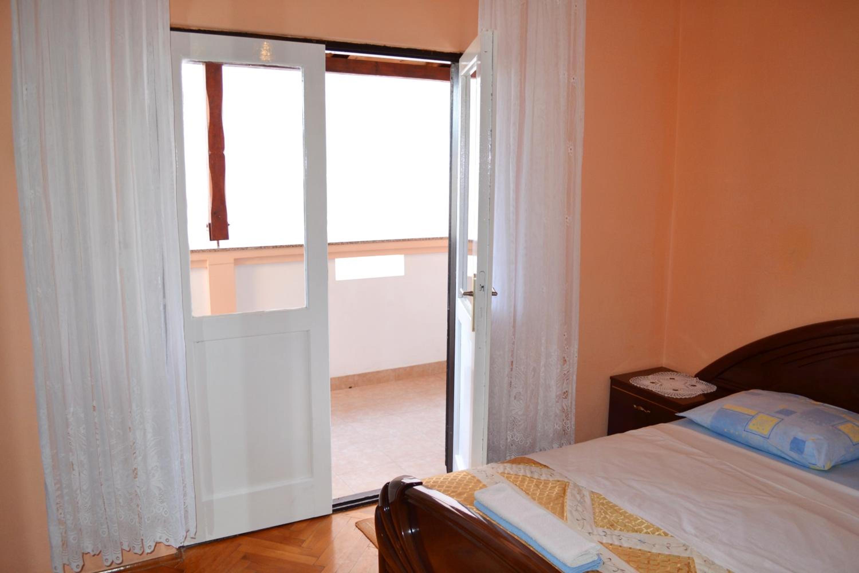 Double Room with Private Bathroom - Photo 1