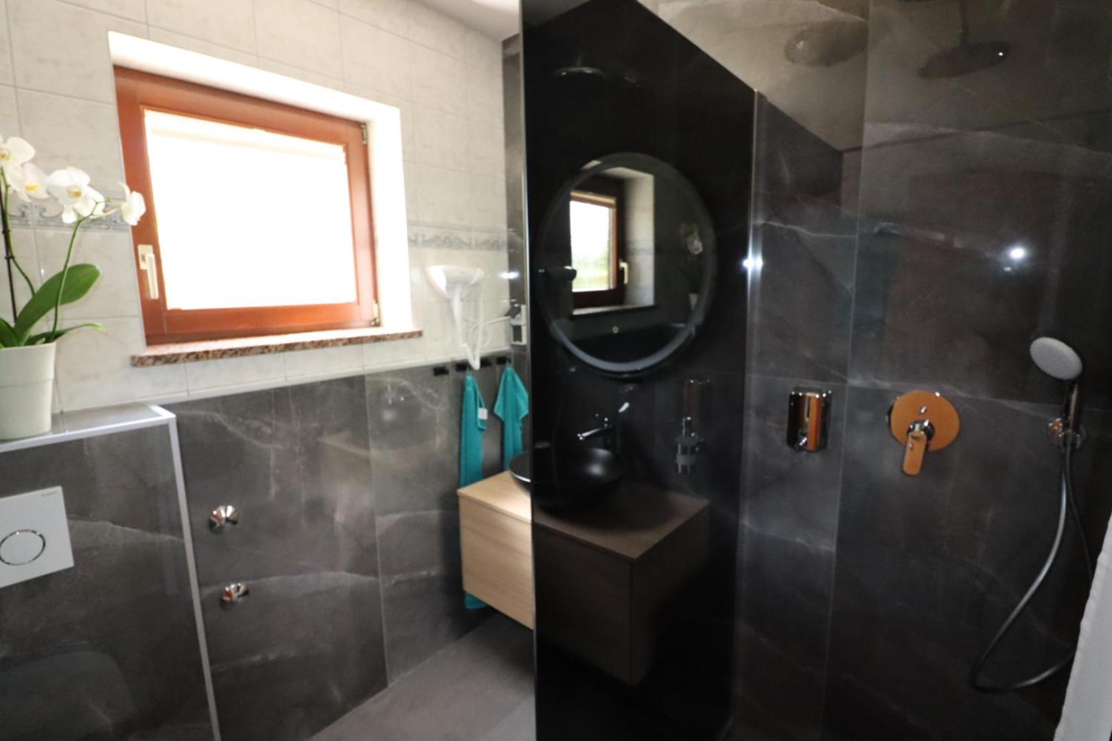Double Room with Balcony and Sea View - Photo 2