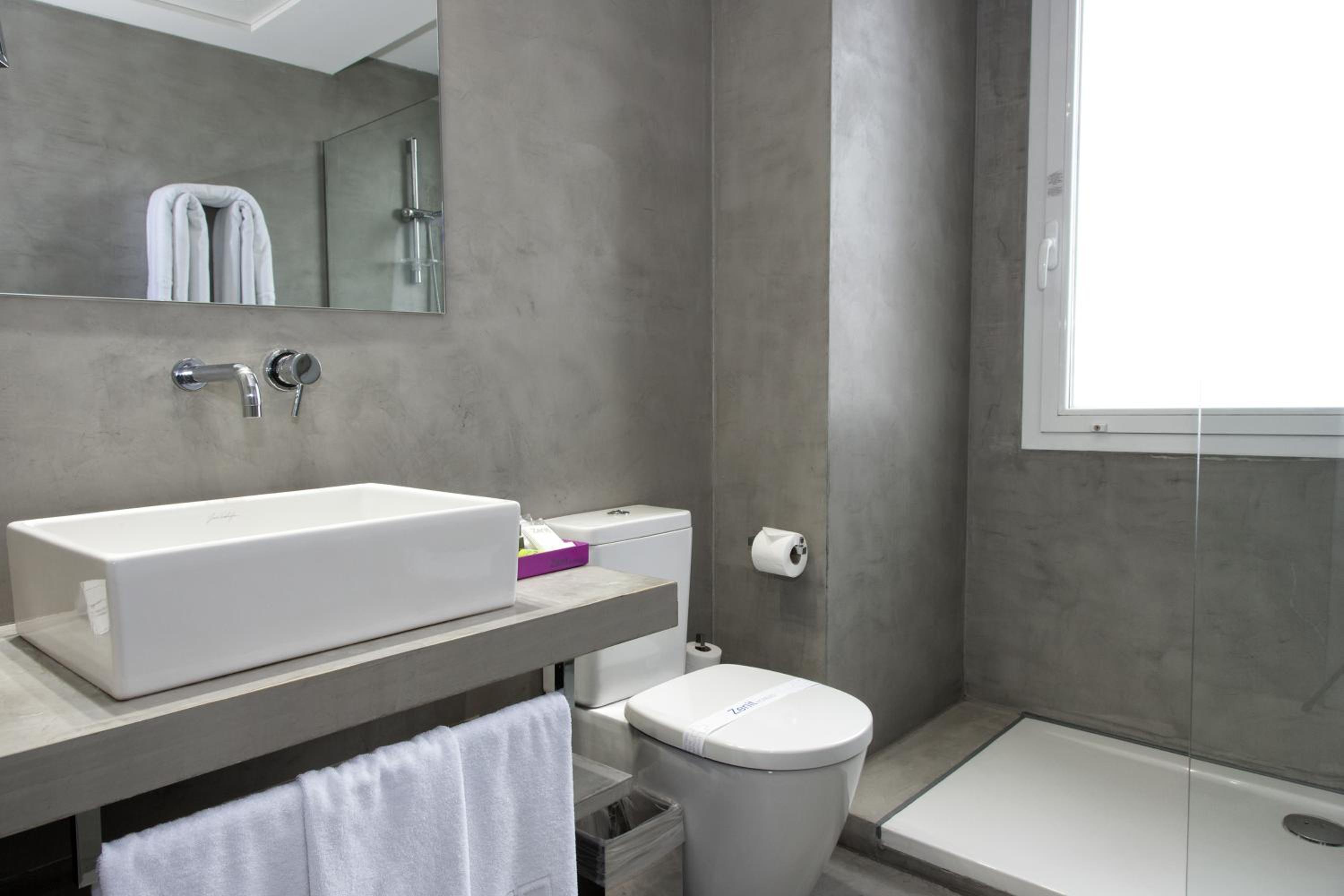 Double or Twin Room - Photo 2