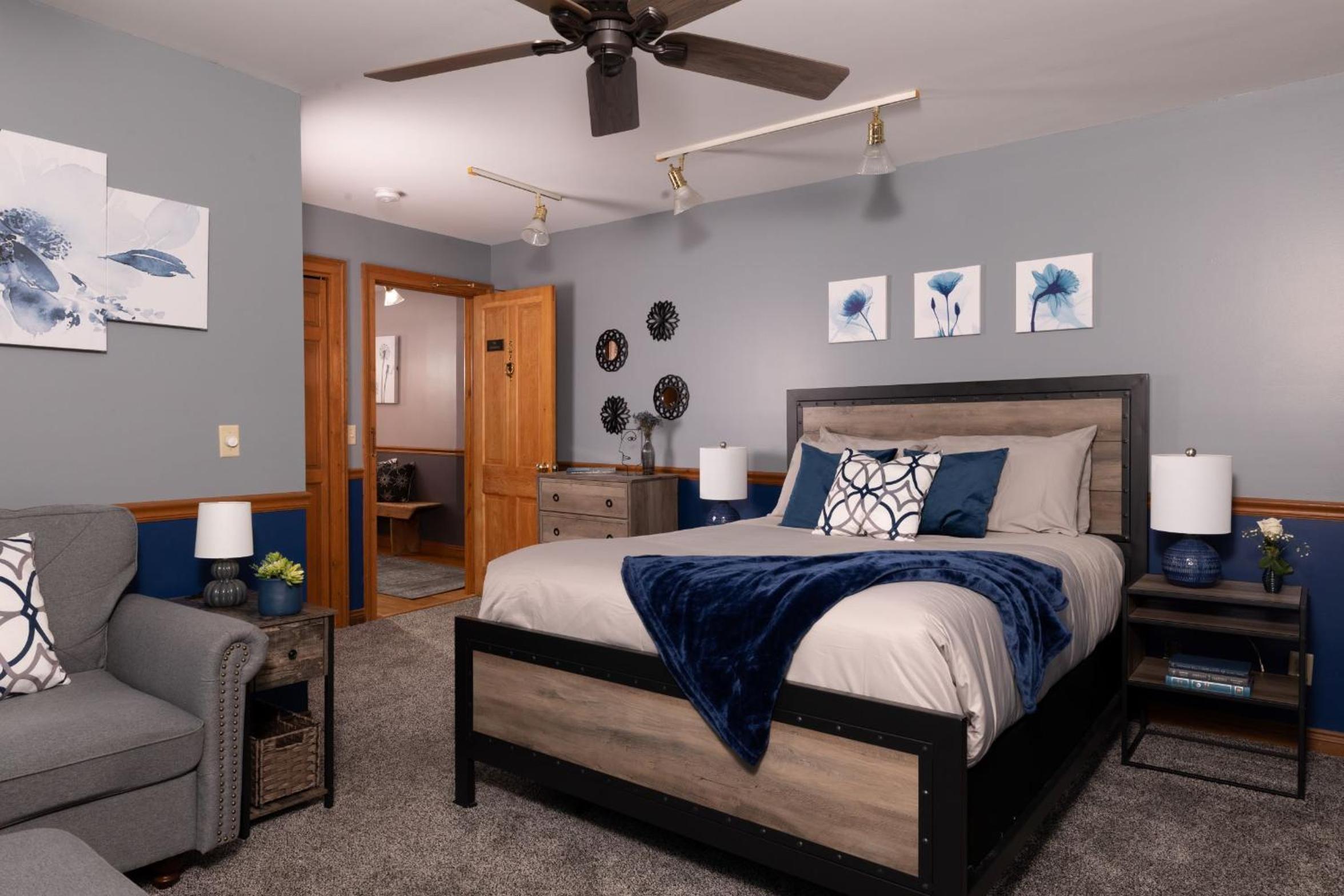 Queen Room photo 1