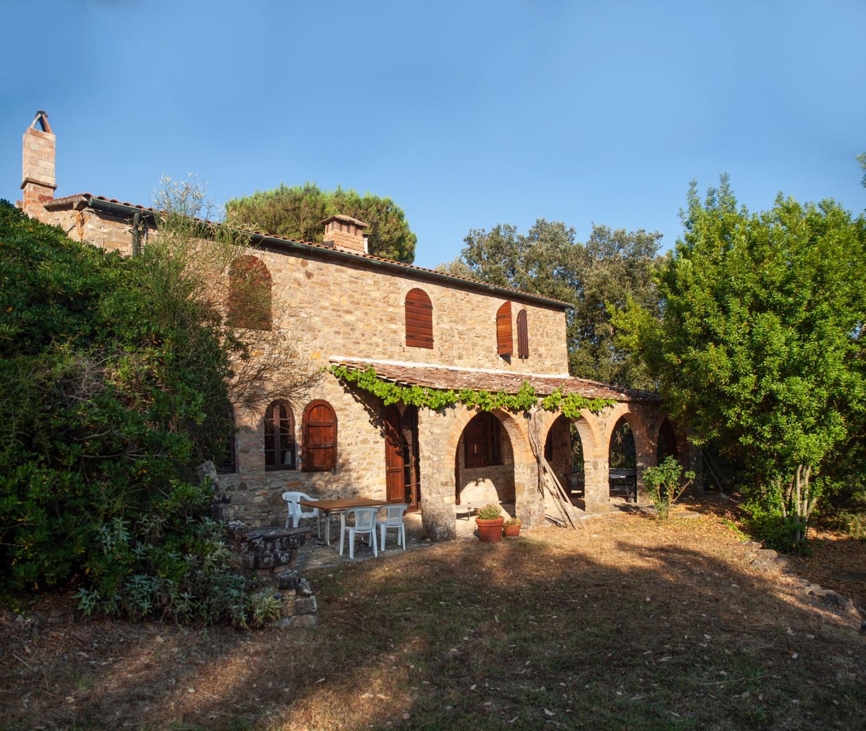 Five-Bedroom House photo 2