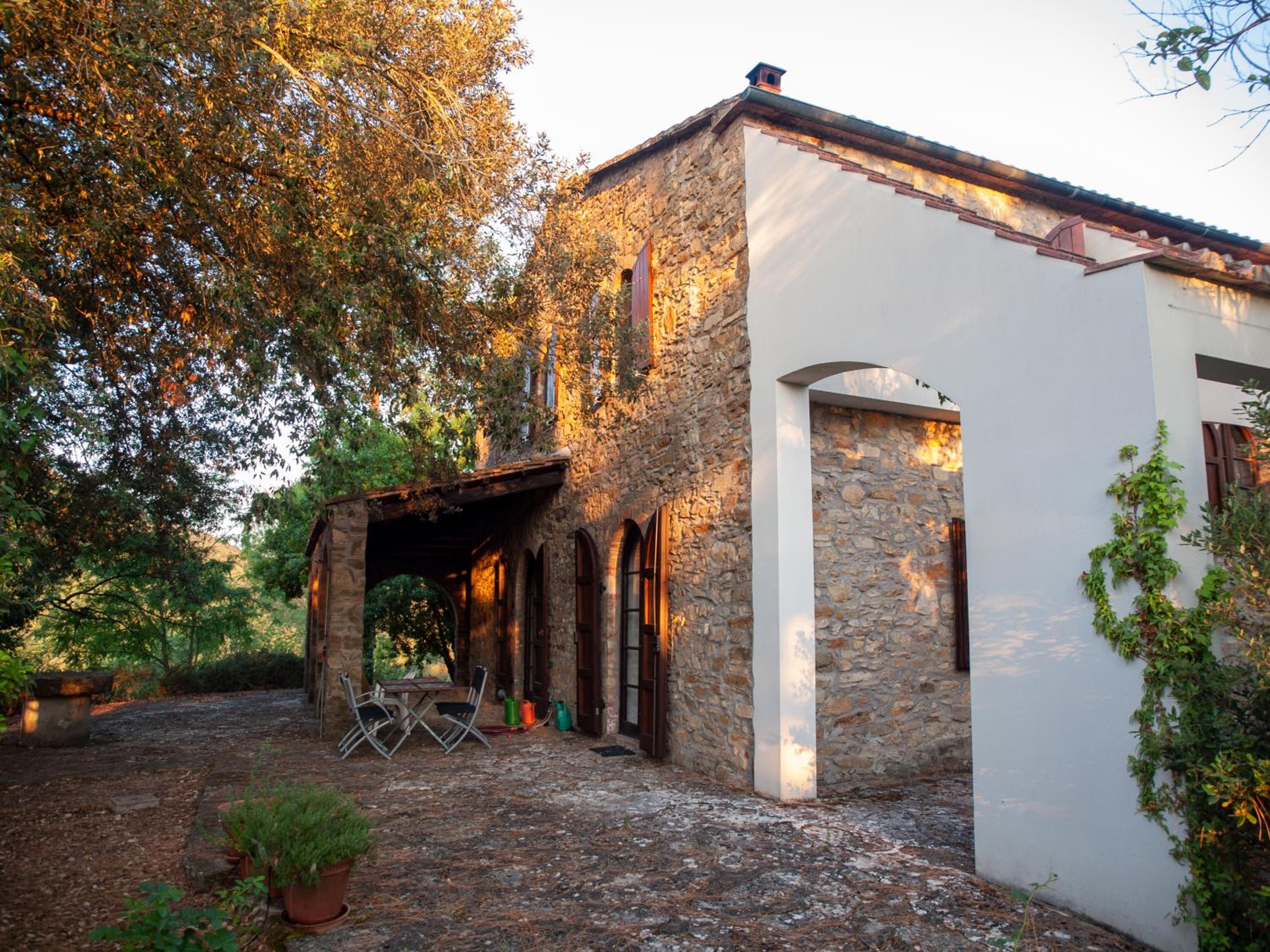 Five-Bedroom House photo 3