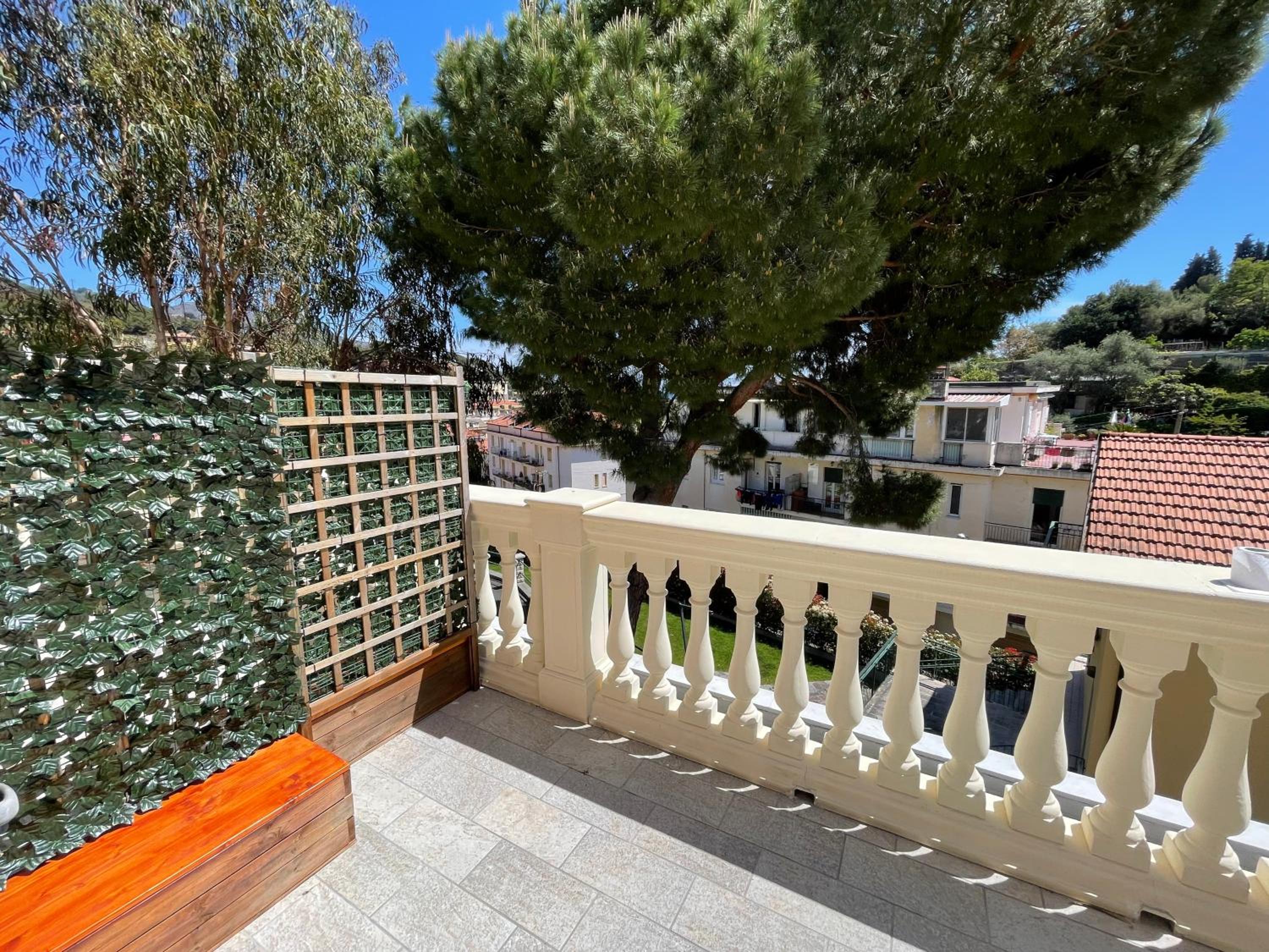 Deluxe Double Room with Balcony - Photo 5