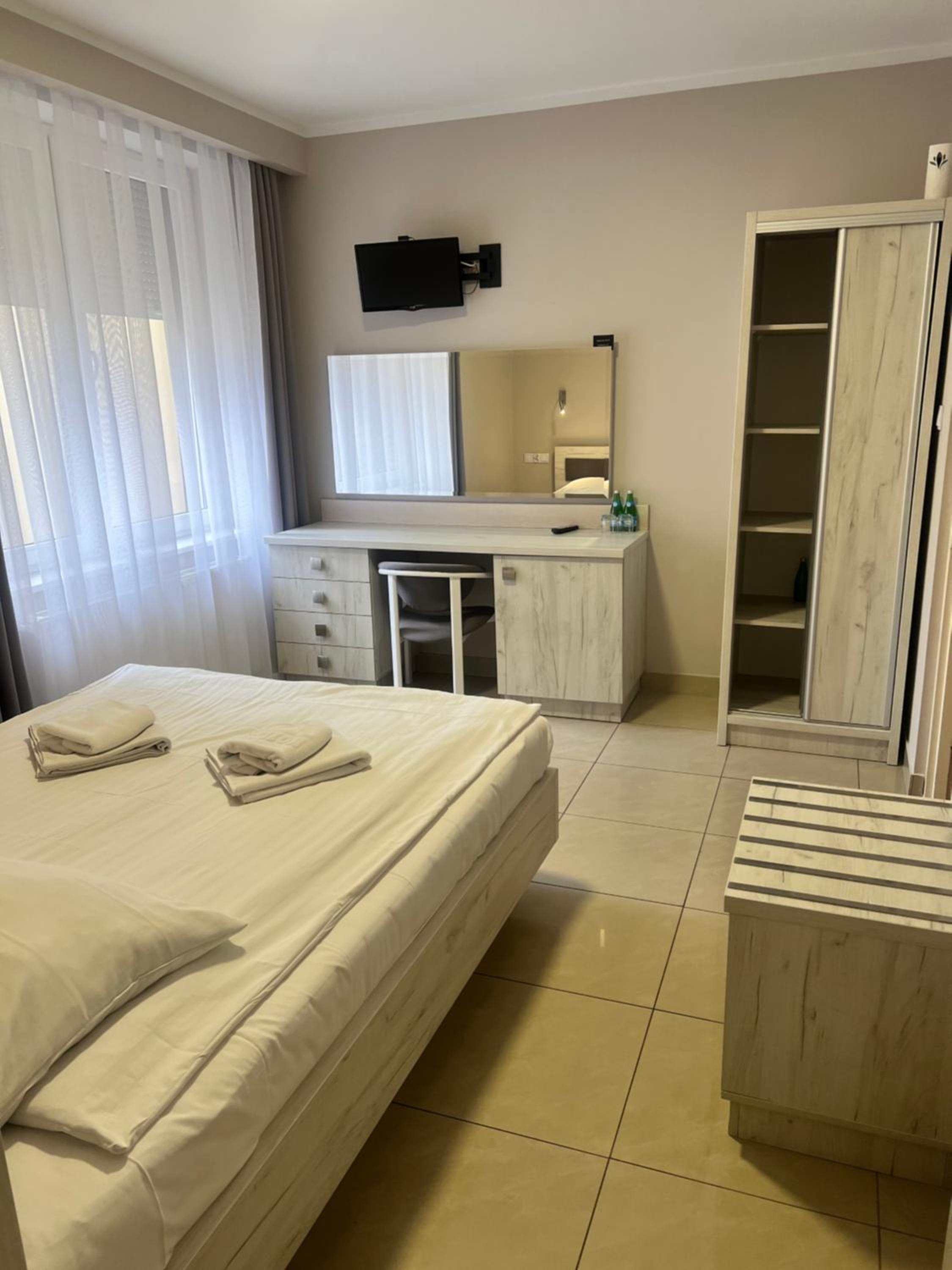 Double Room - Photo 3
