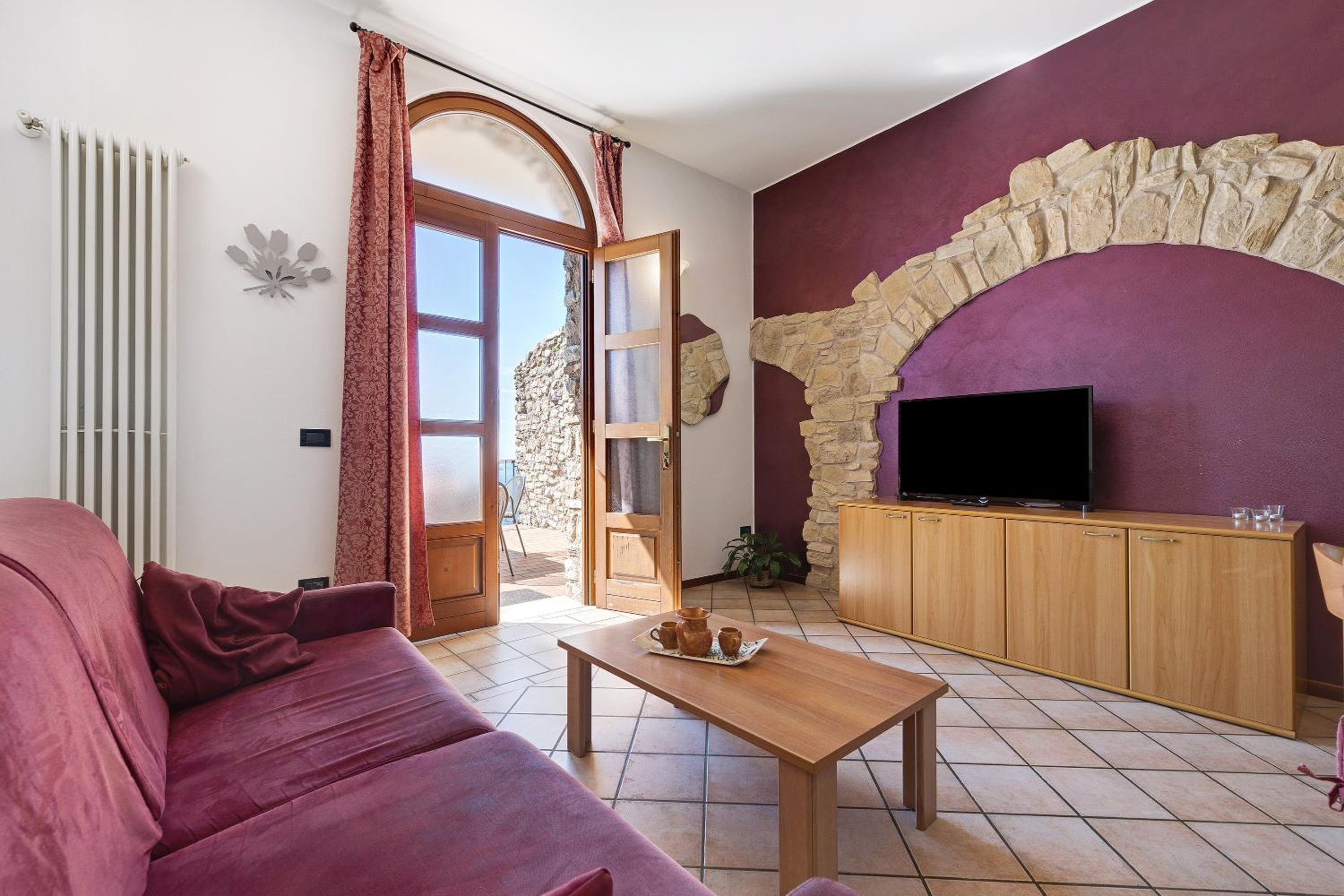 Two-Bedroom Deluxe Apartment with Garden View photo 1