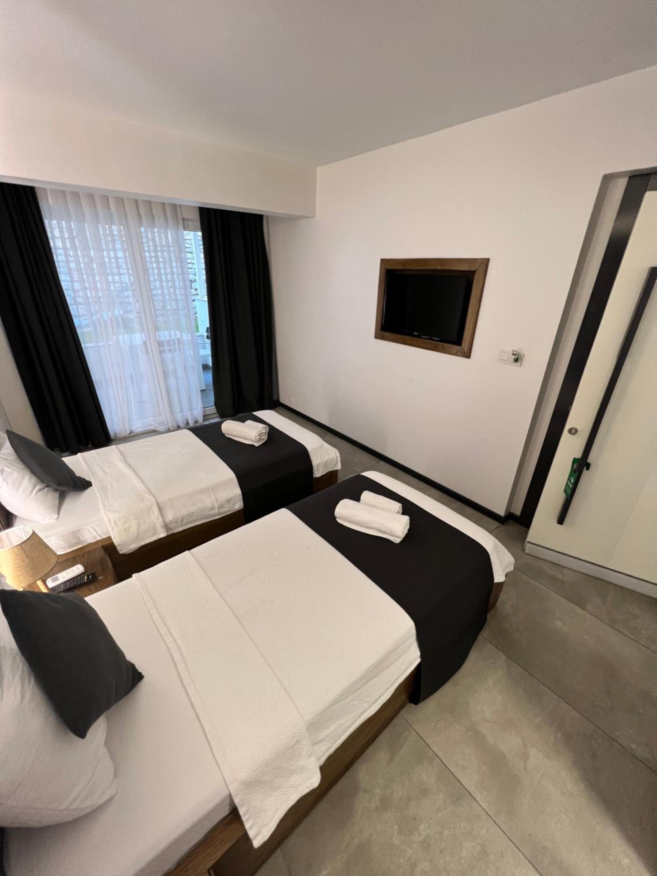 Deluxe Double Room - Photo 7