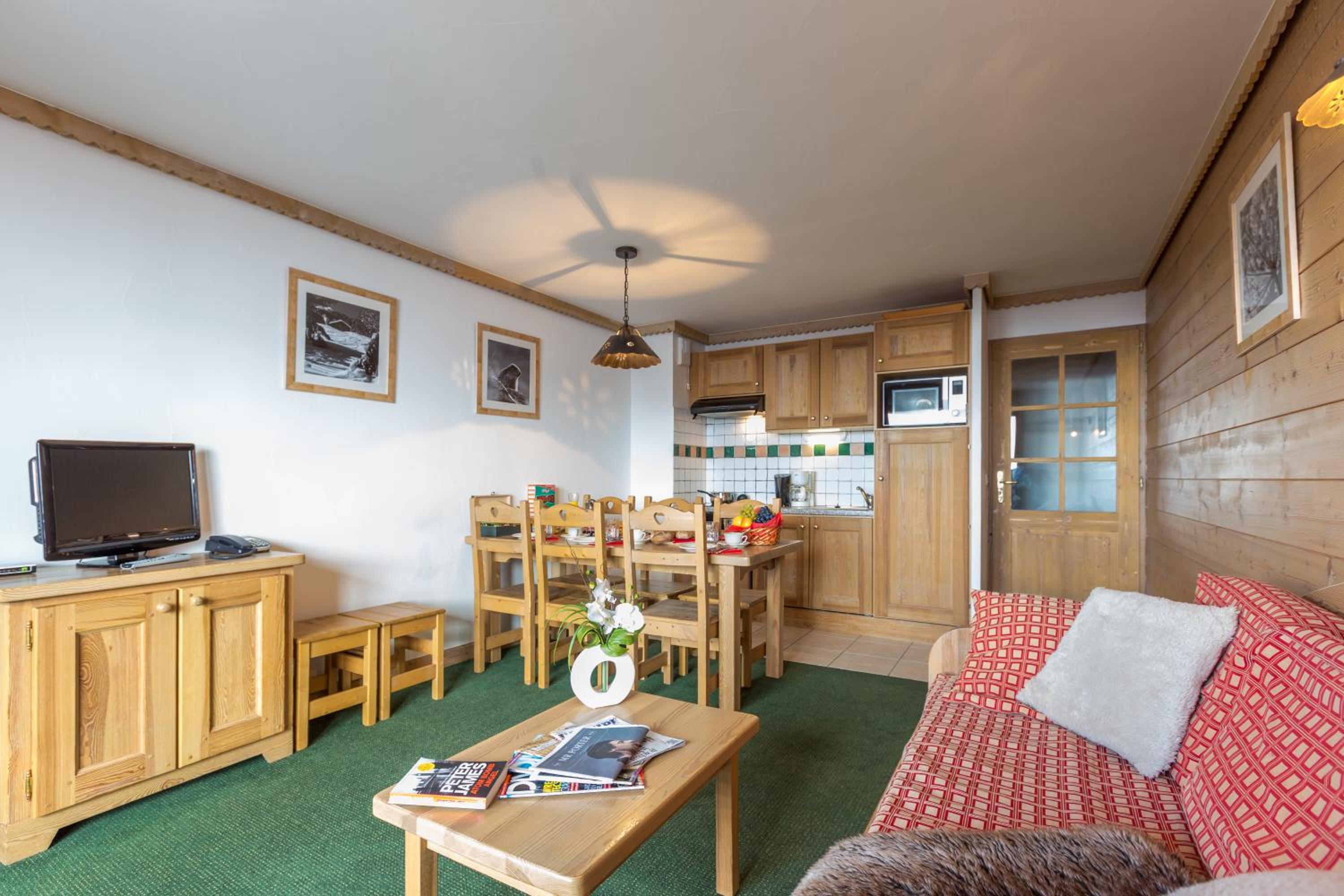 4 Room Apartment 8 People