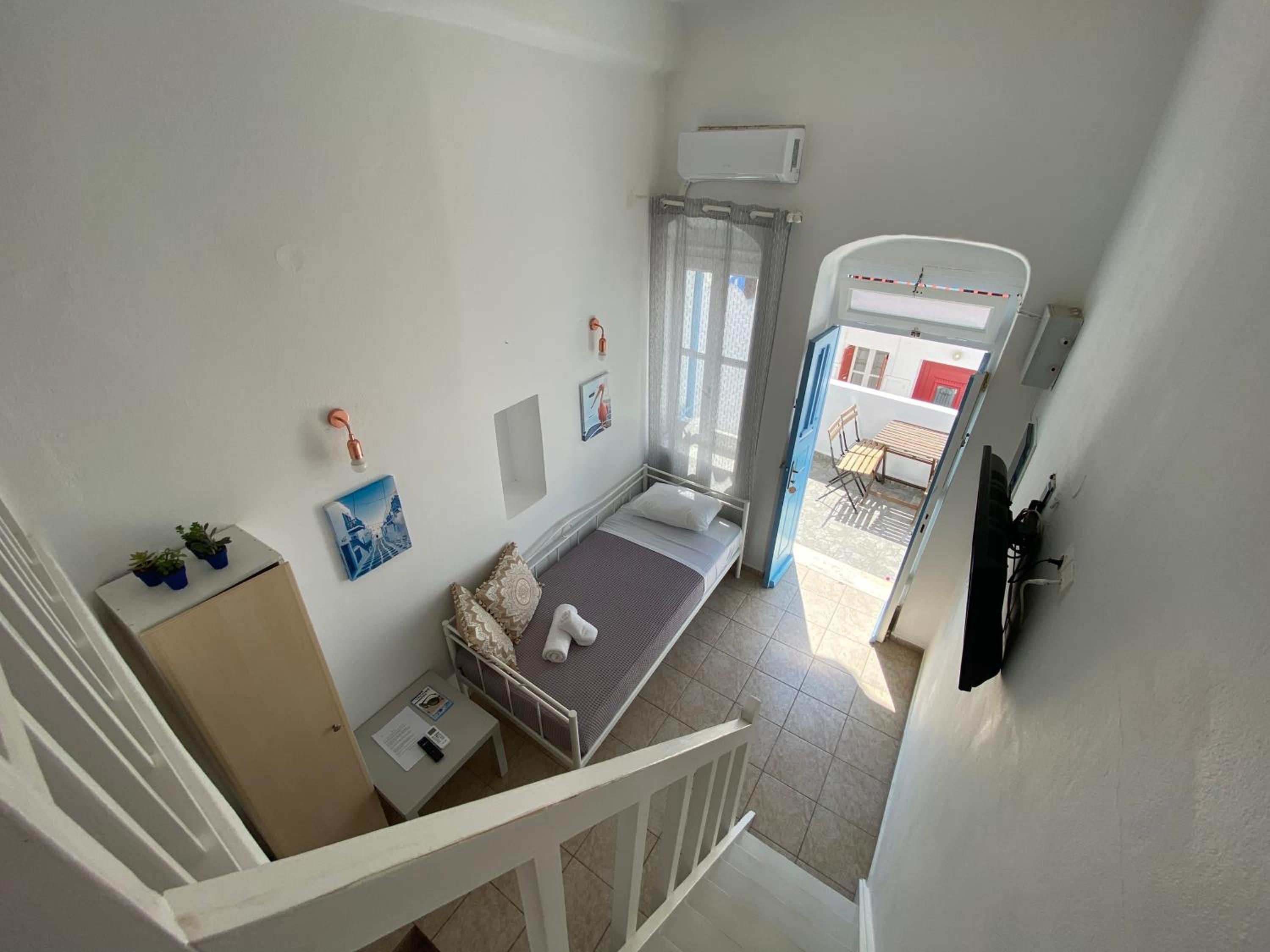 One-Bedroom Apartment - Photo 8