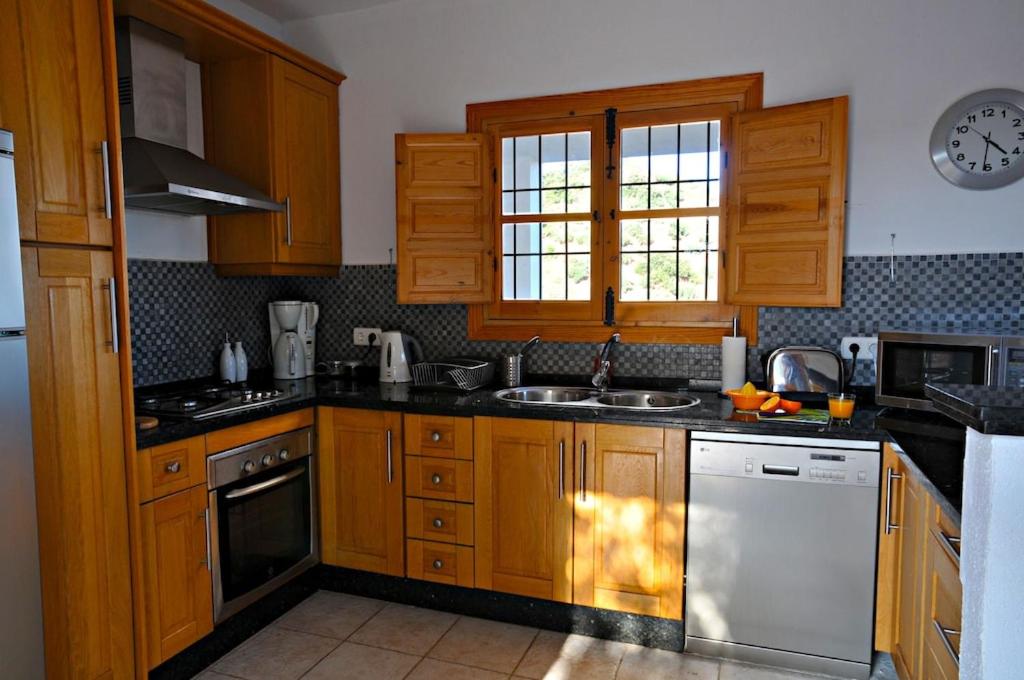 Villa with Private Pool photo 3