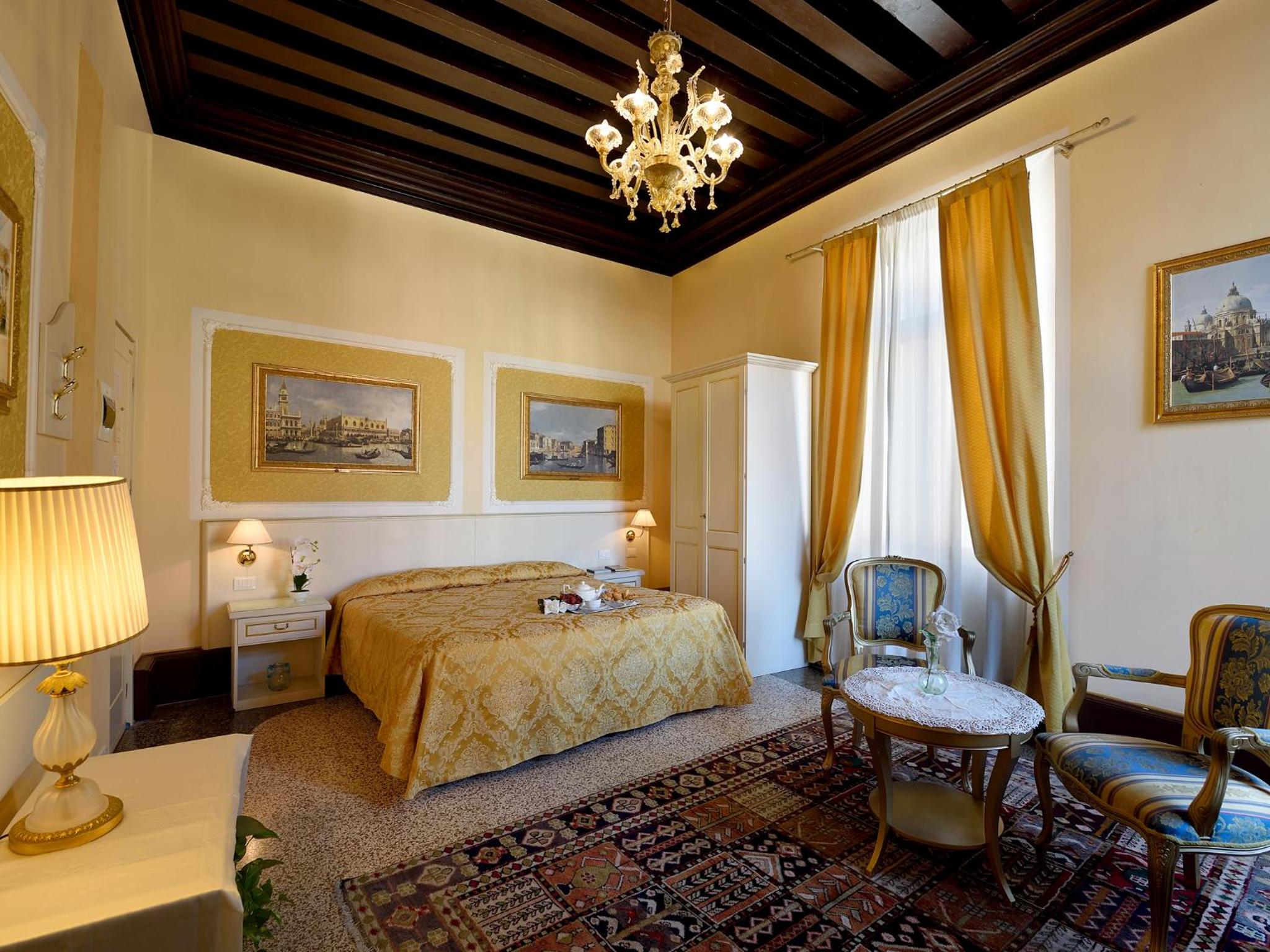 Superior Double Room with Canal View photo 3