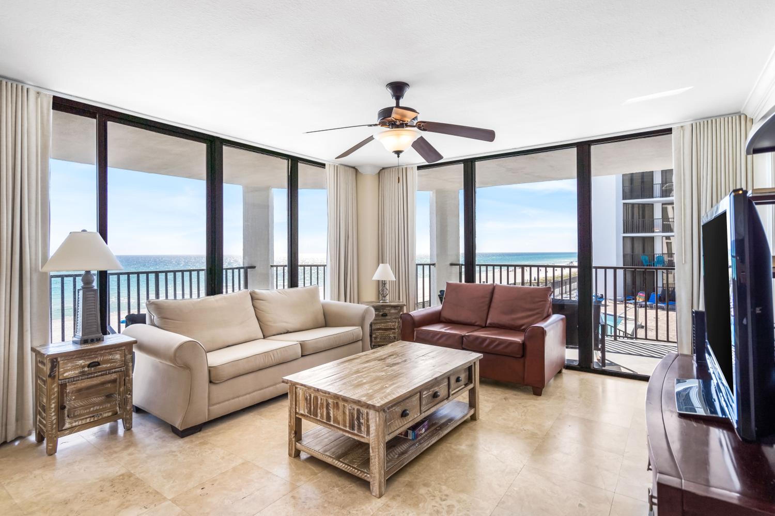 Apartment with Pool View 