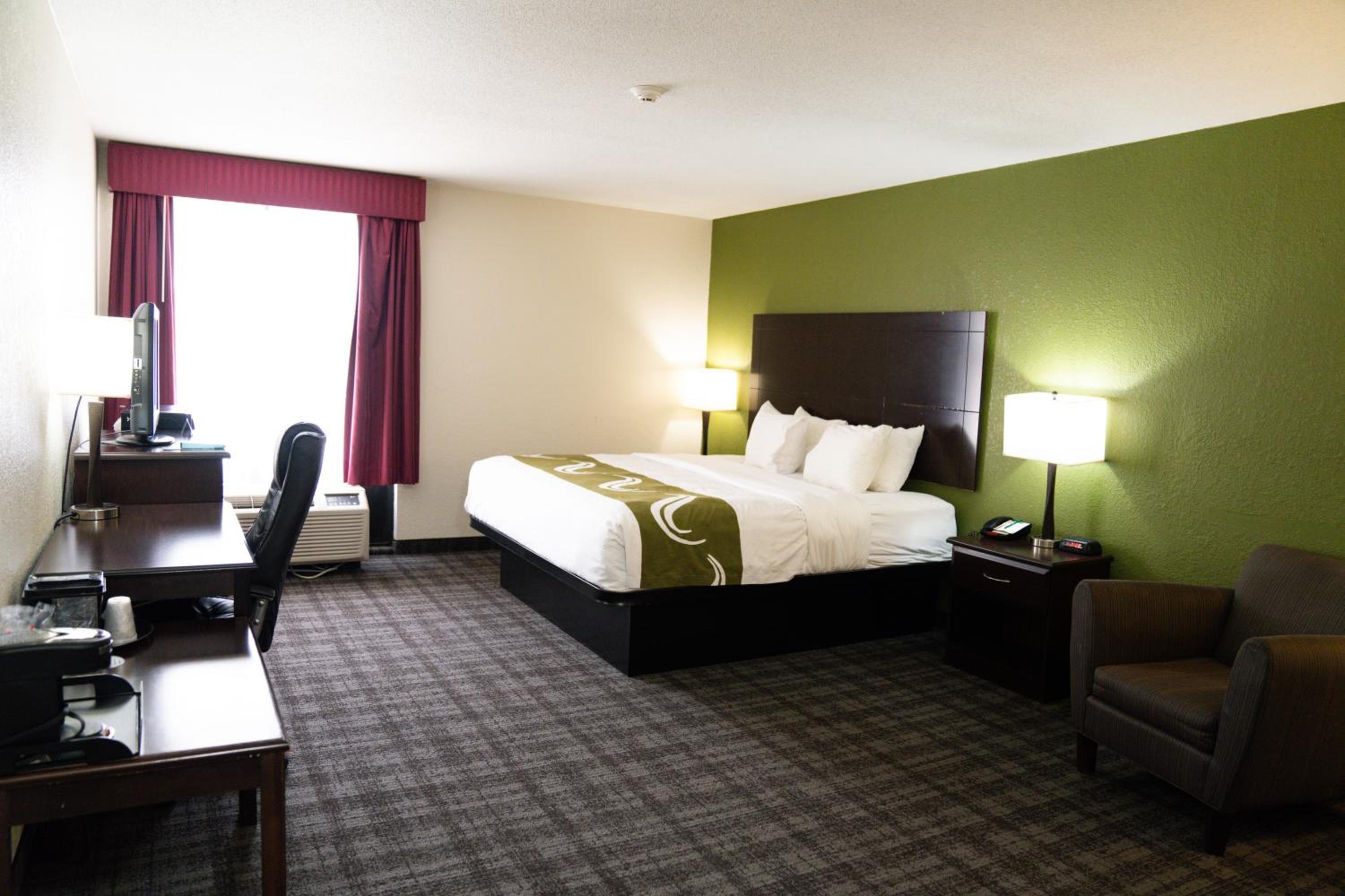 Standard King Room - Non-Smoking  - Photo 4