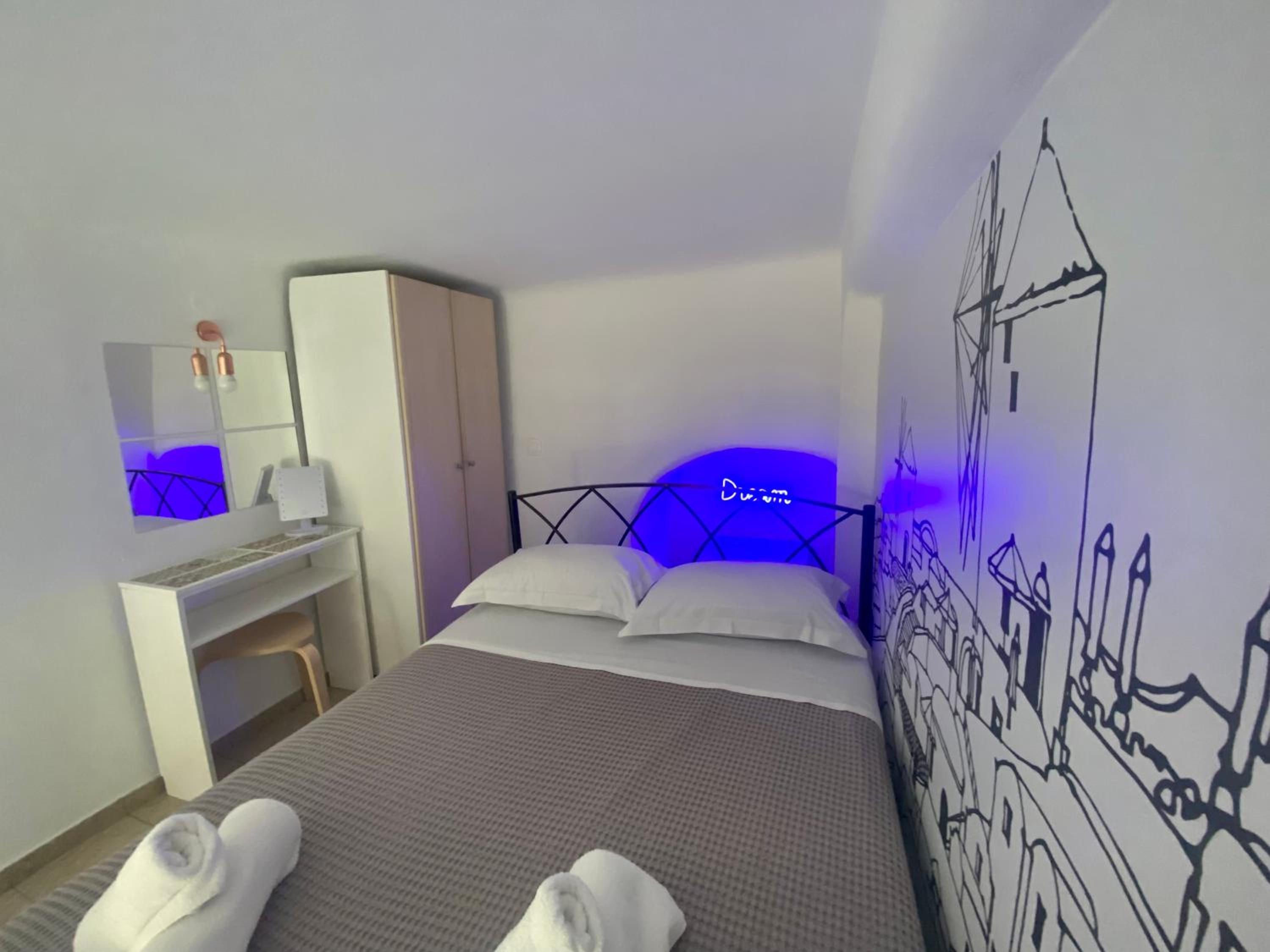 One-Bedroom Apartment - Photo 4