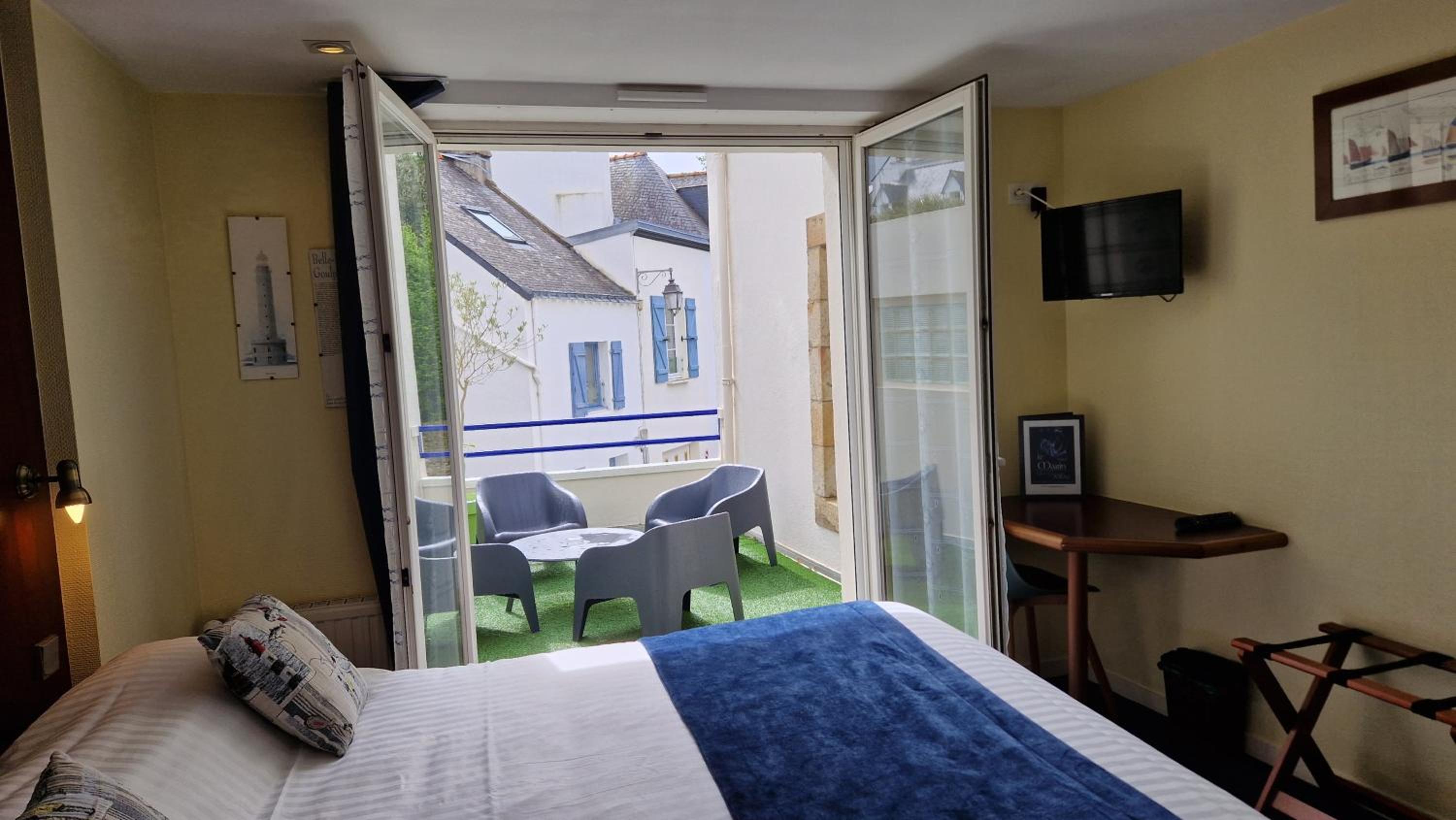 Family Room (2 Adults + 2 Children)