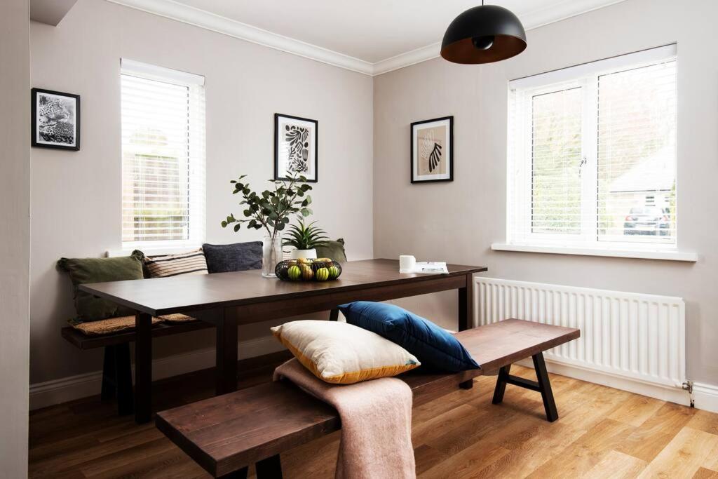 Five-Bedroom House photo 2