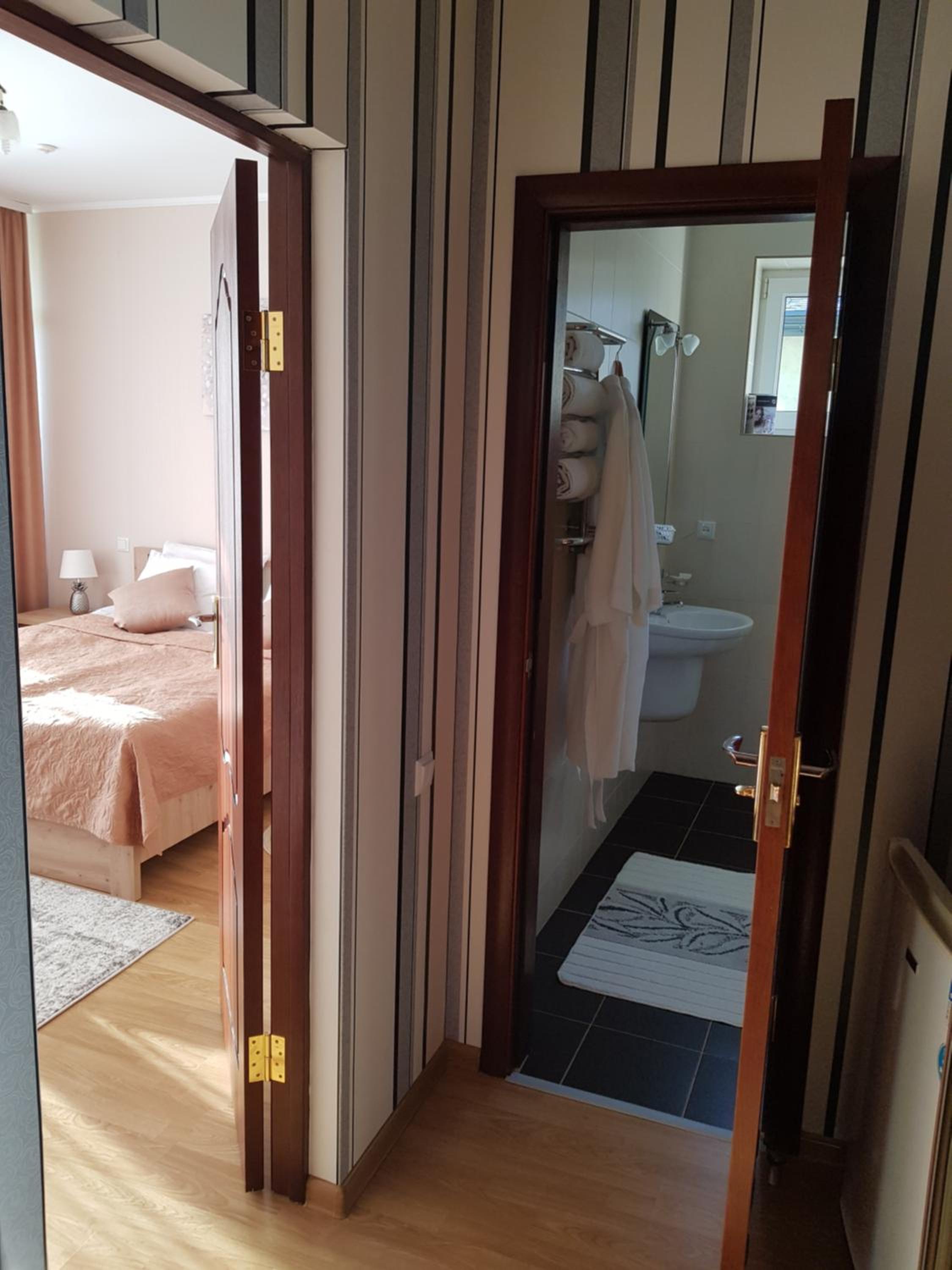 Large Double Room photo 3