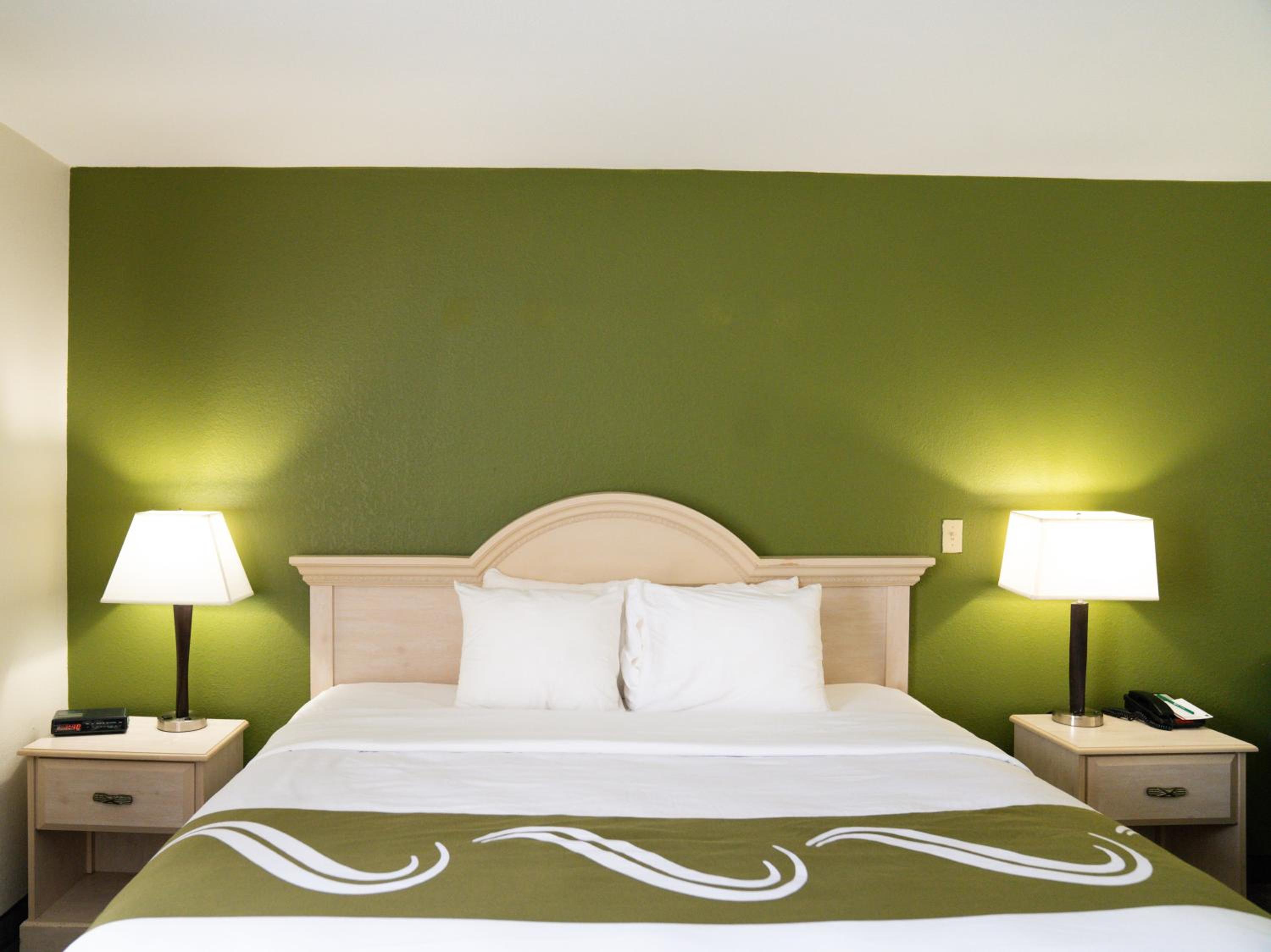 Standard King Room - Non-Smoking  - Photo 7