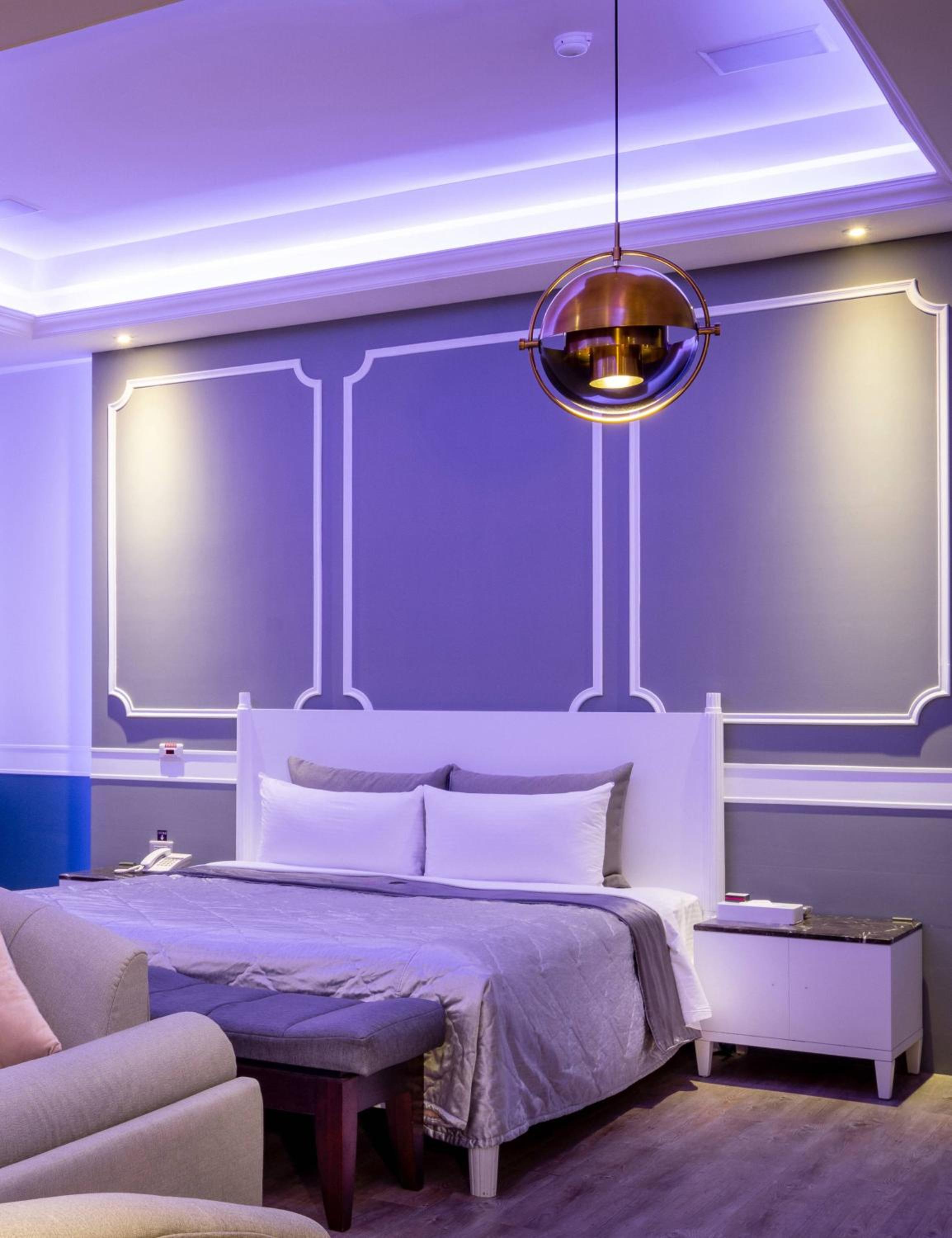 Queen Room with Pool View photo 1