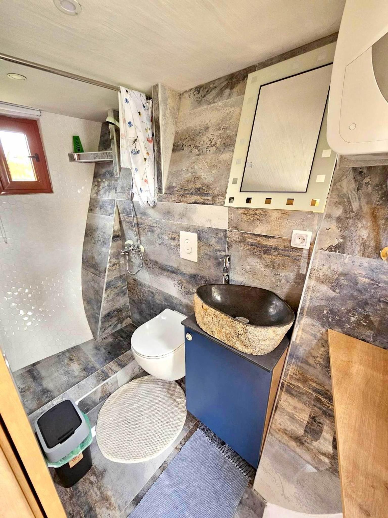 Mobile Home - Photo 14