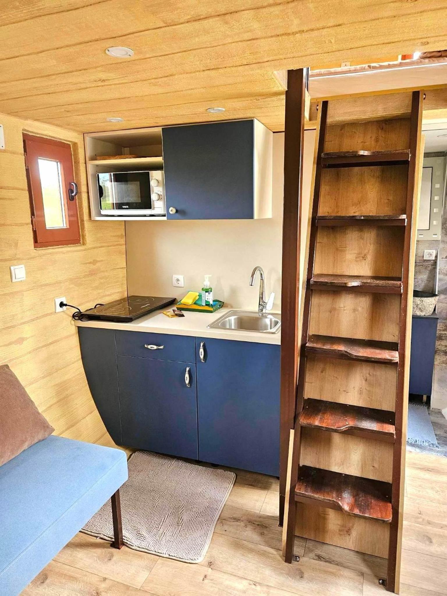 Mobile Home - Photo 12