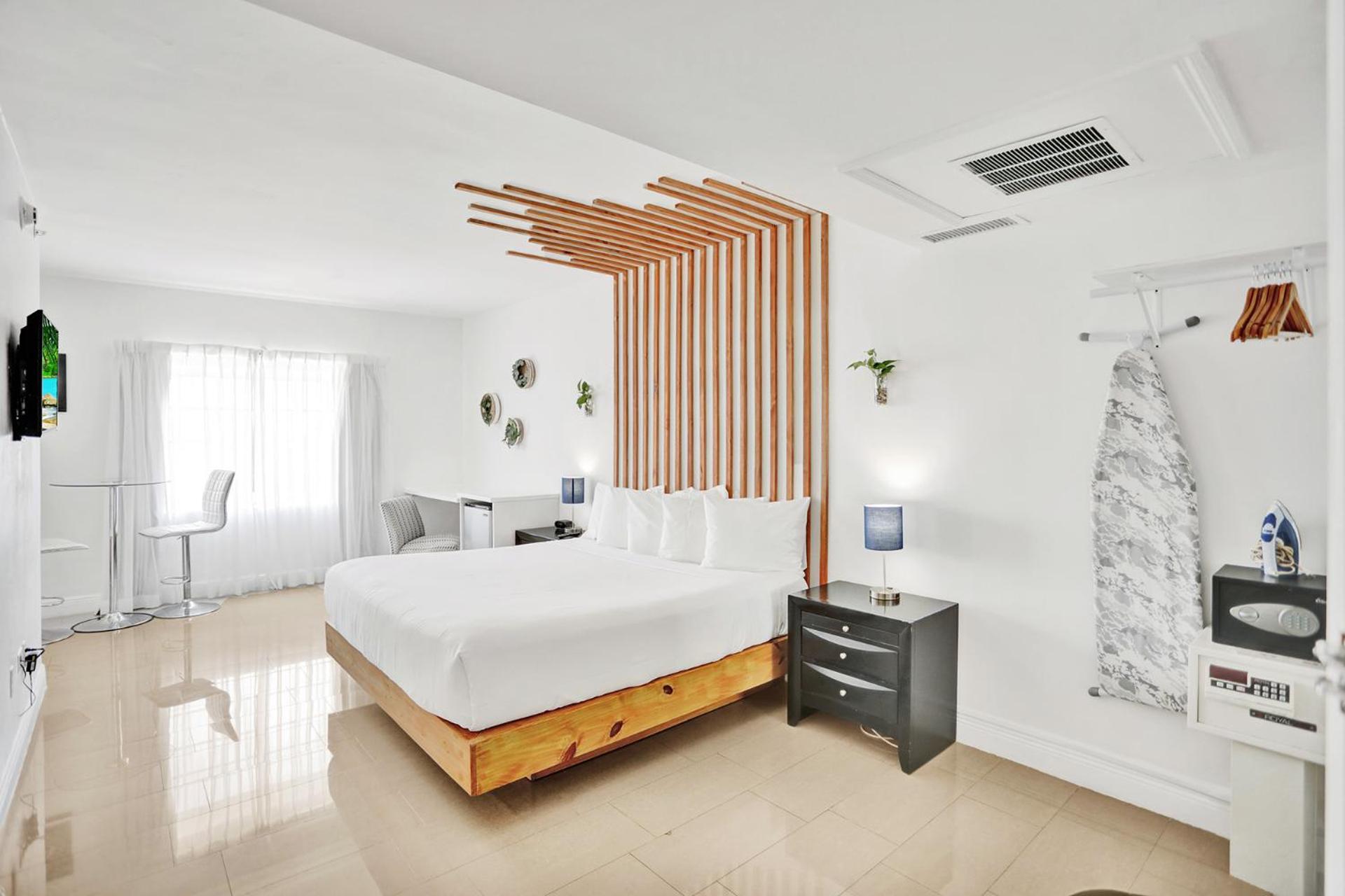 Deluxe King Studio Ada With Kitchen - Street View