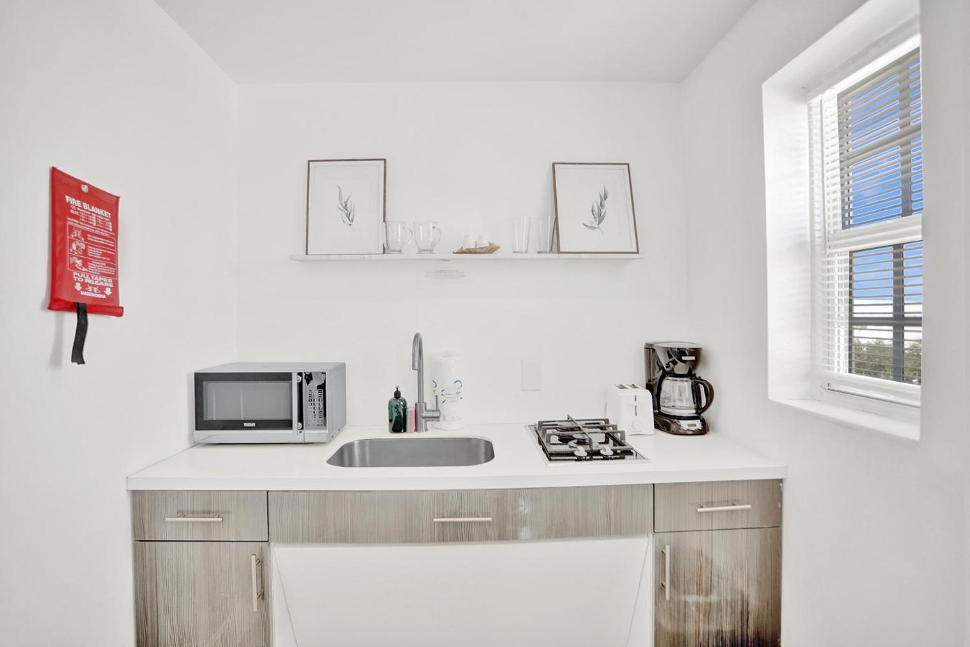 Deluxe King Studio ADA with Kitchen thumbnail 6