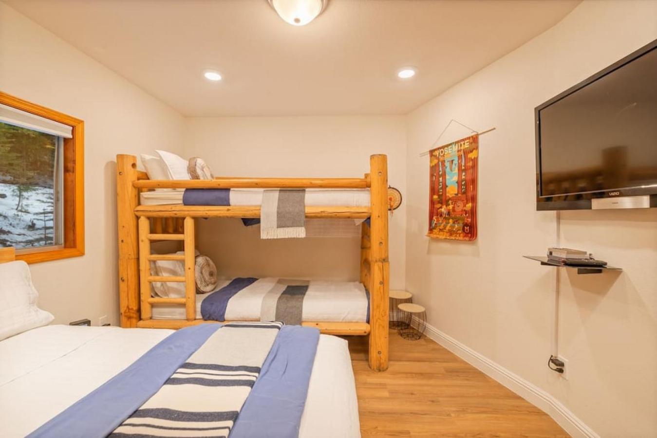 Three-Bedroom Townhouse photo 2