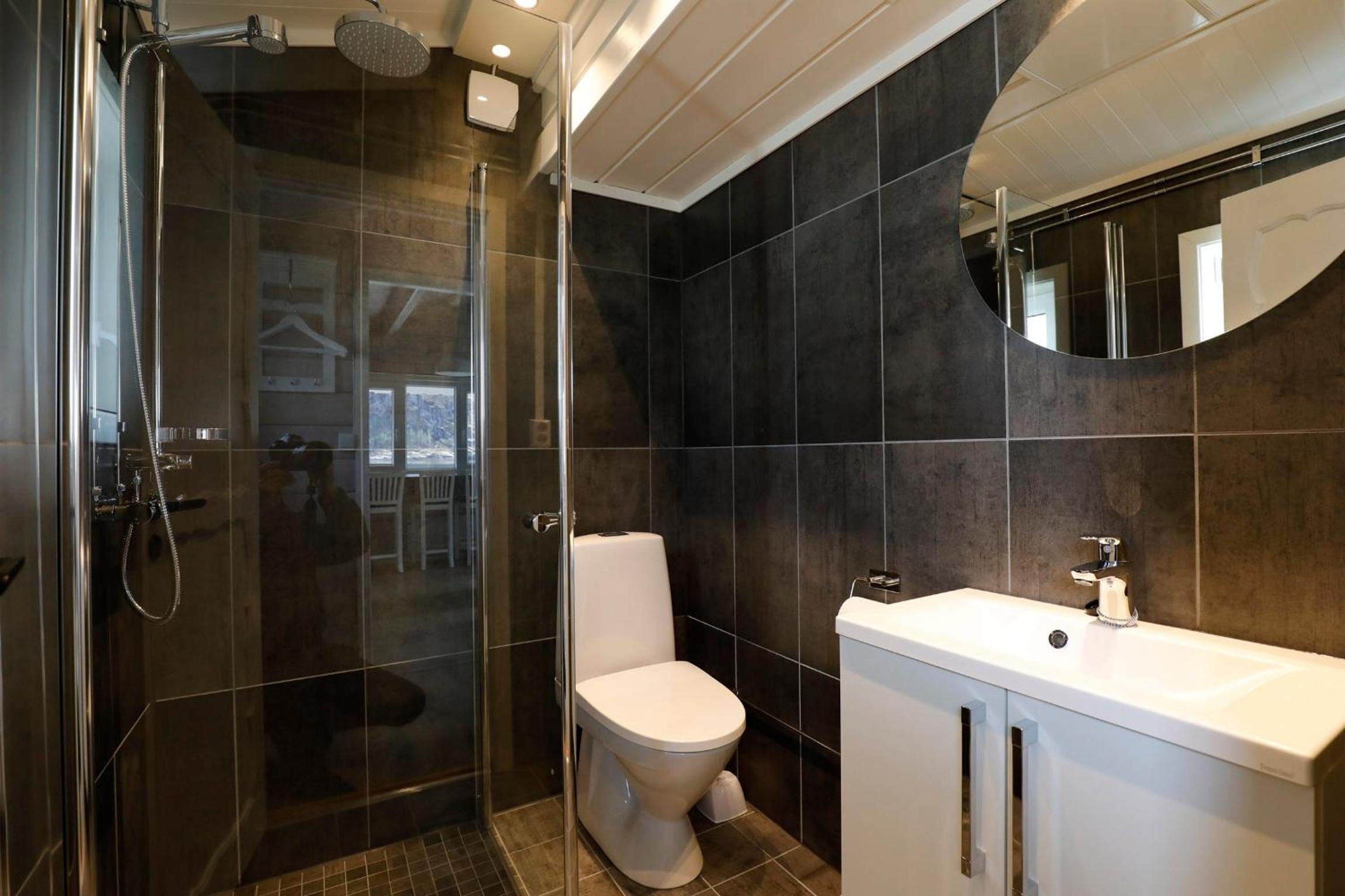 Premium One-Bedroom Cottage with linen photo 2