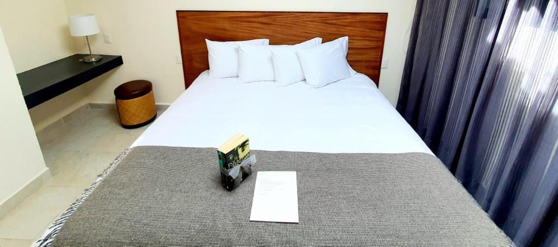 Deluxe Queen Room - Photo 13