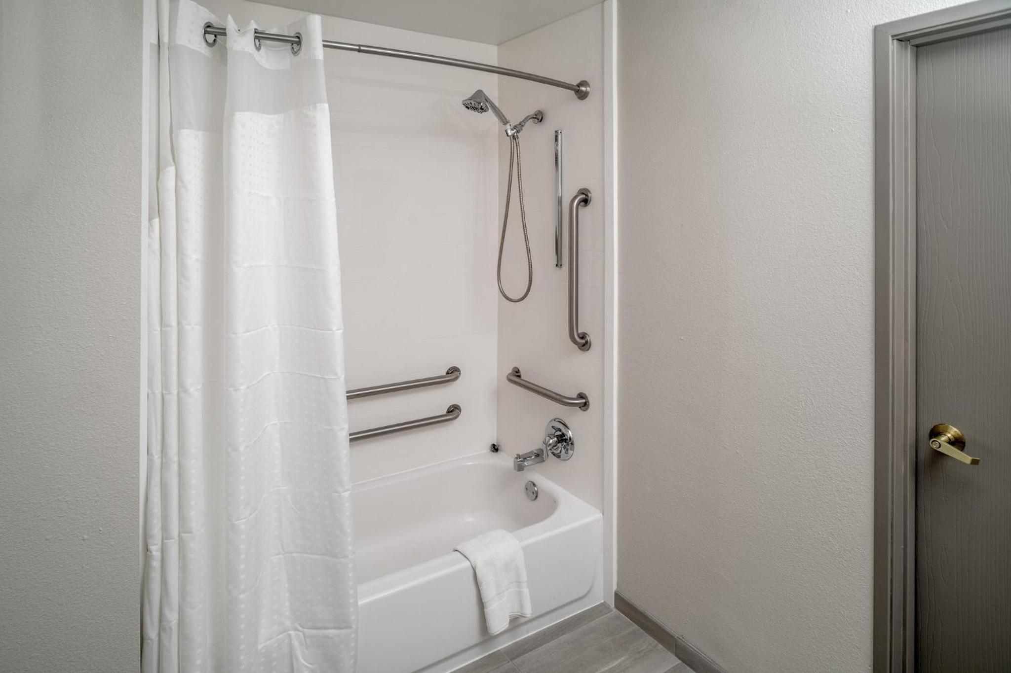 King Suite - Disability Access/Non-Smoking - Photo 21