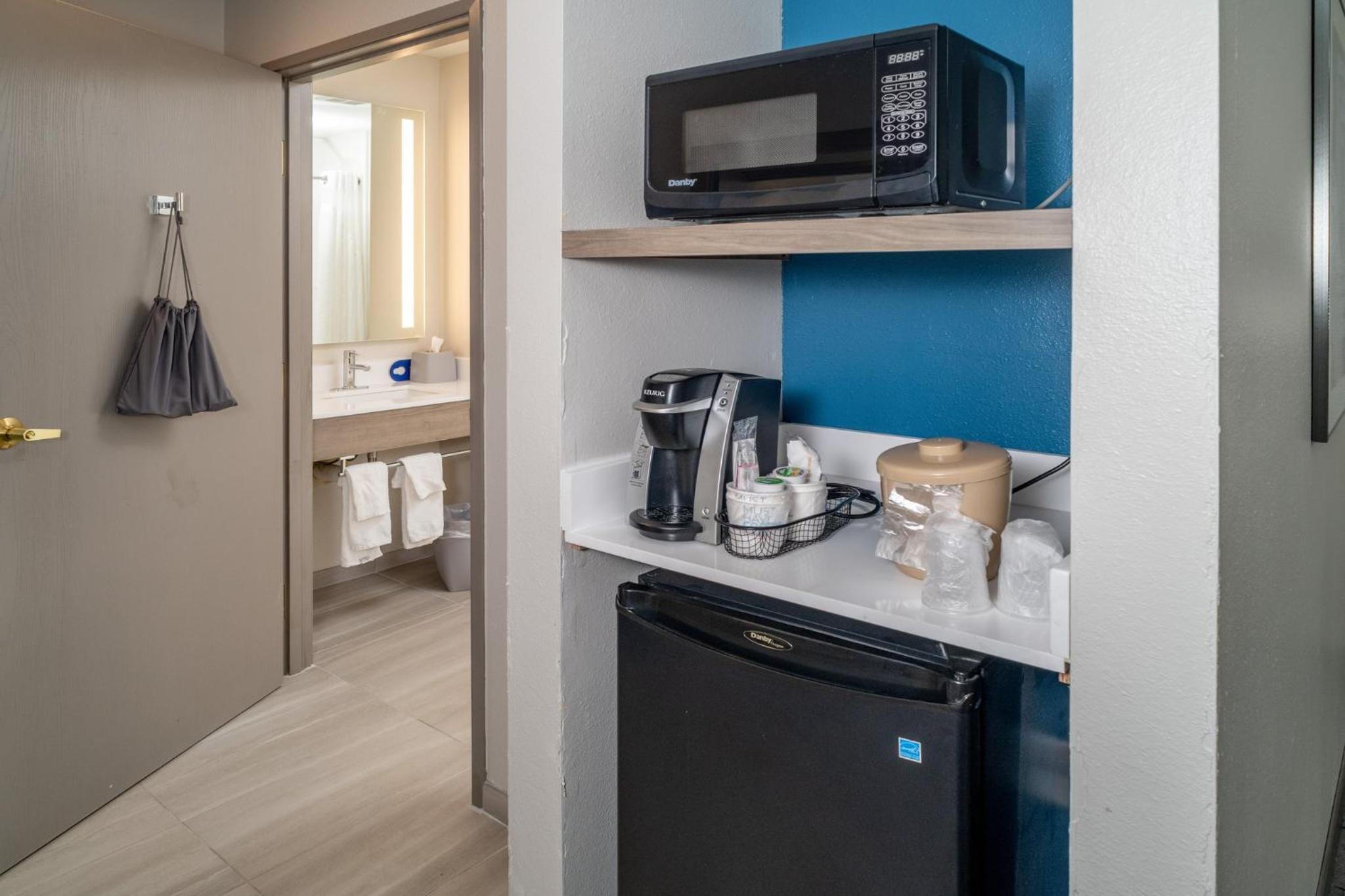 King Suite - Disability Access/Non-Smoking - Photo 8