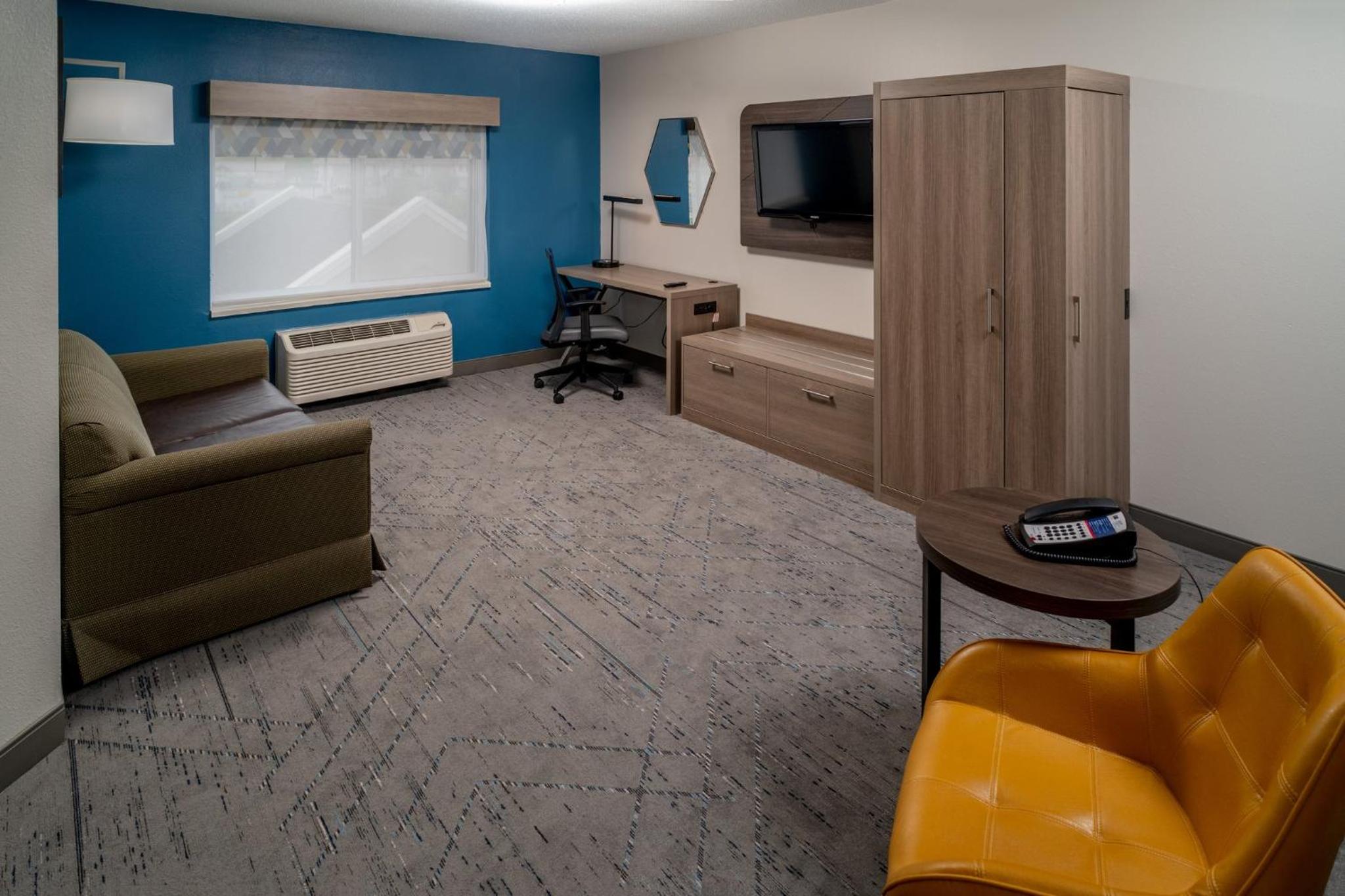 King Suite - Disability Access/Non-Smoking - Photo 5