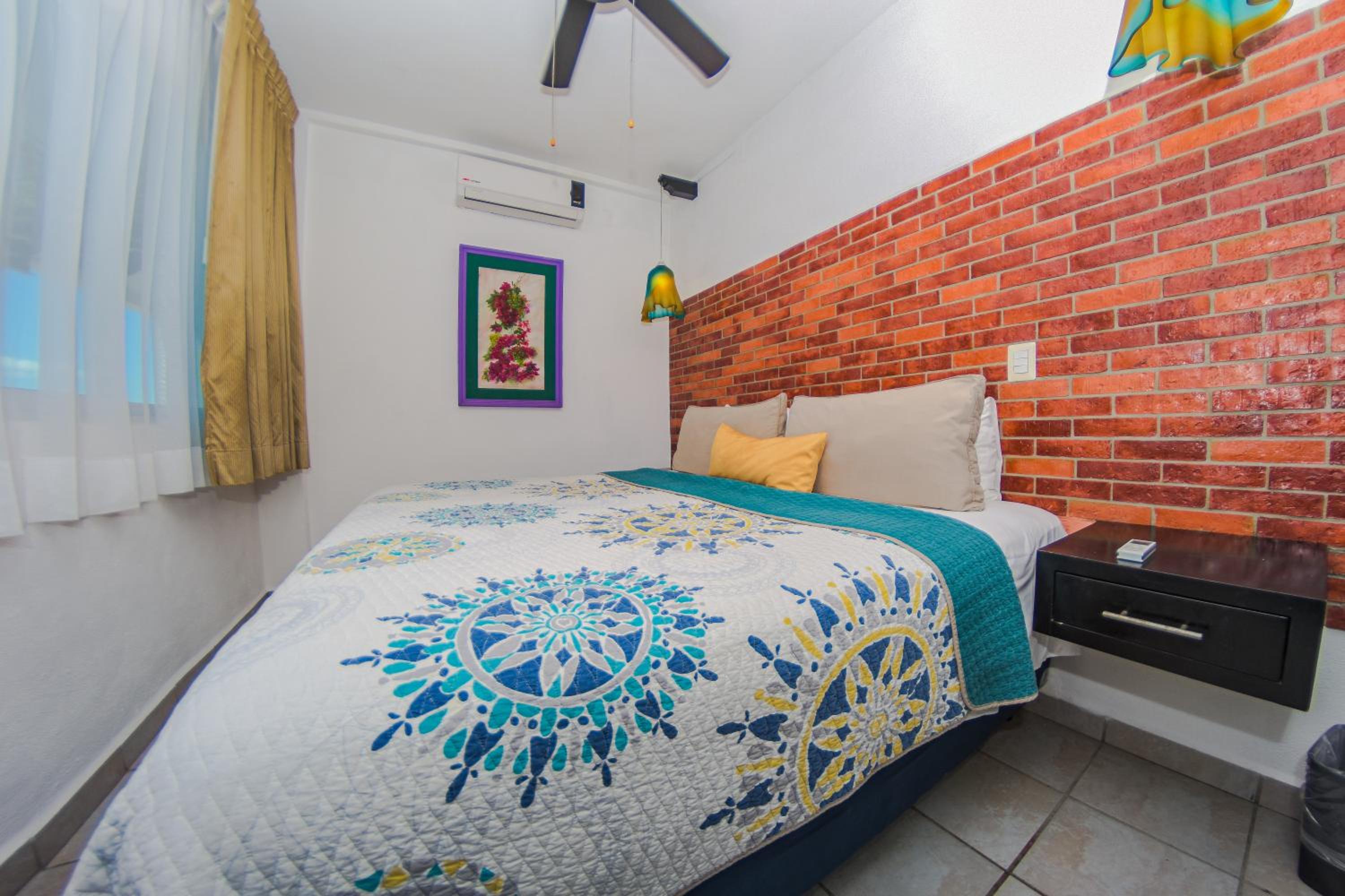 One-Bedroom Apartment with Ocean View and Balcony photo 1