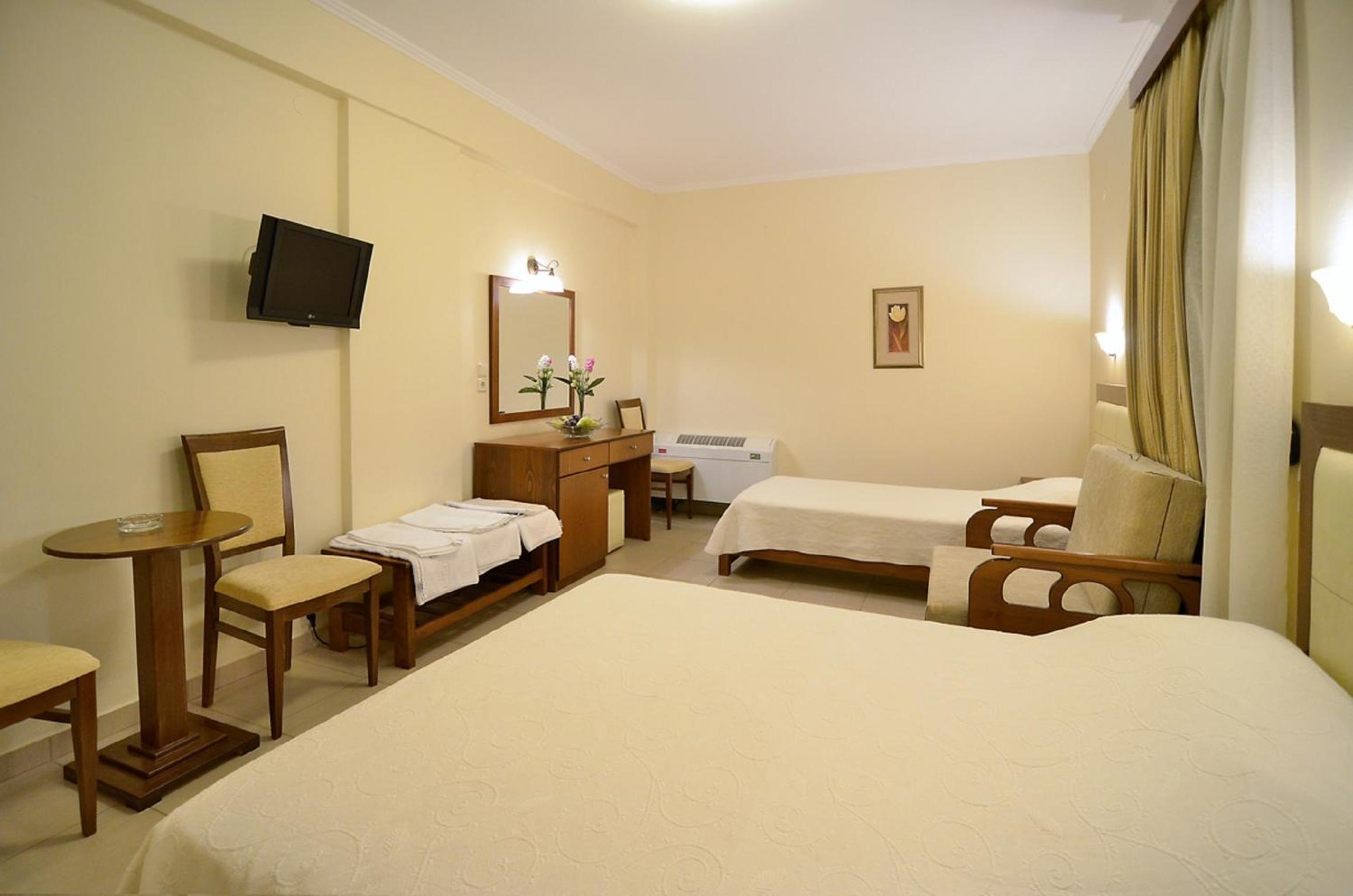 Triple Room with Balcony - Photo 2