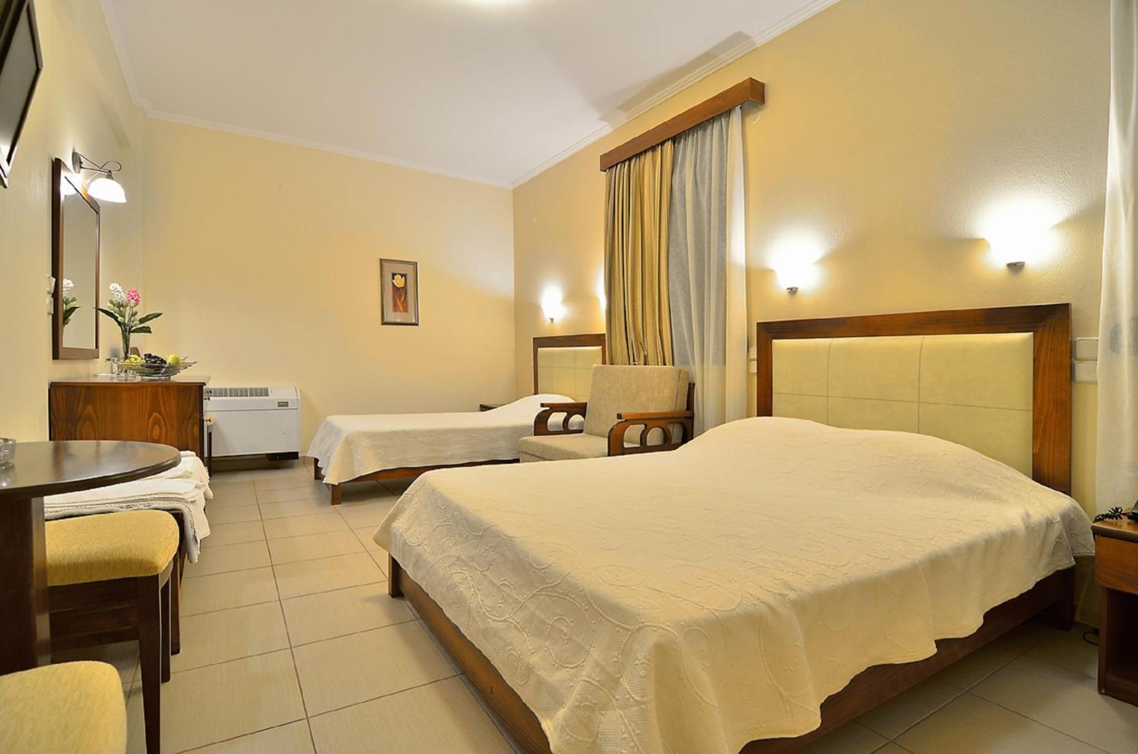 Triple Room with Balcony - Photo 3