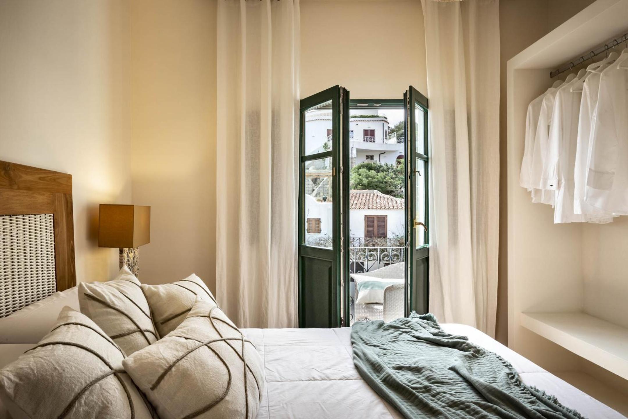 Deluxe Double Room with Balcony and Sea View photo 3