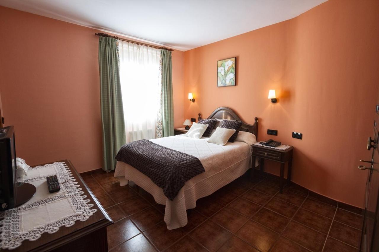 Double or Twin Room - Photo 17