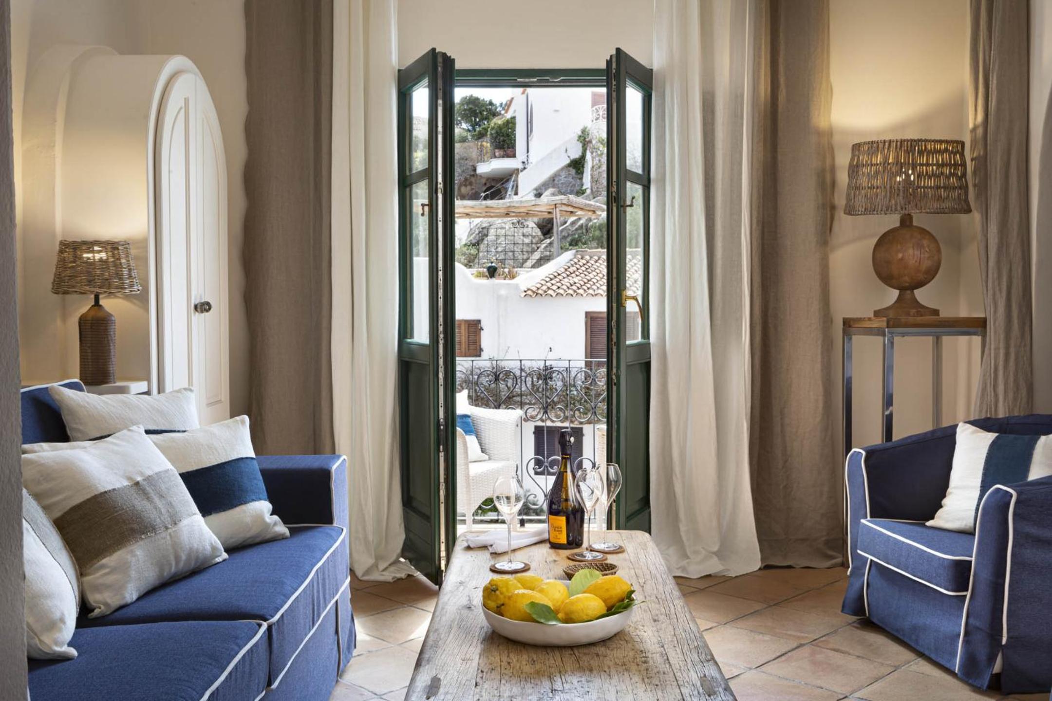 Suite with Balcony and Sea View photo 2