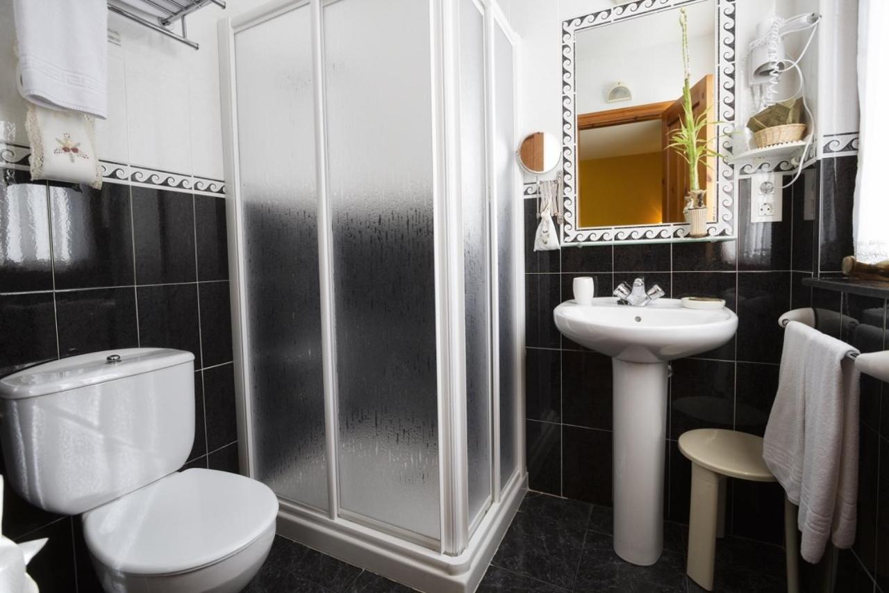 Double or Twin Room - Photo 15