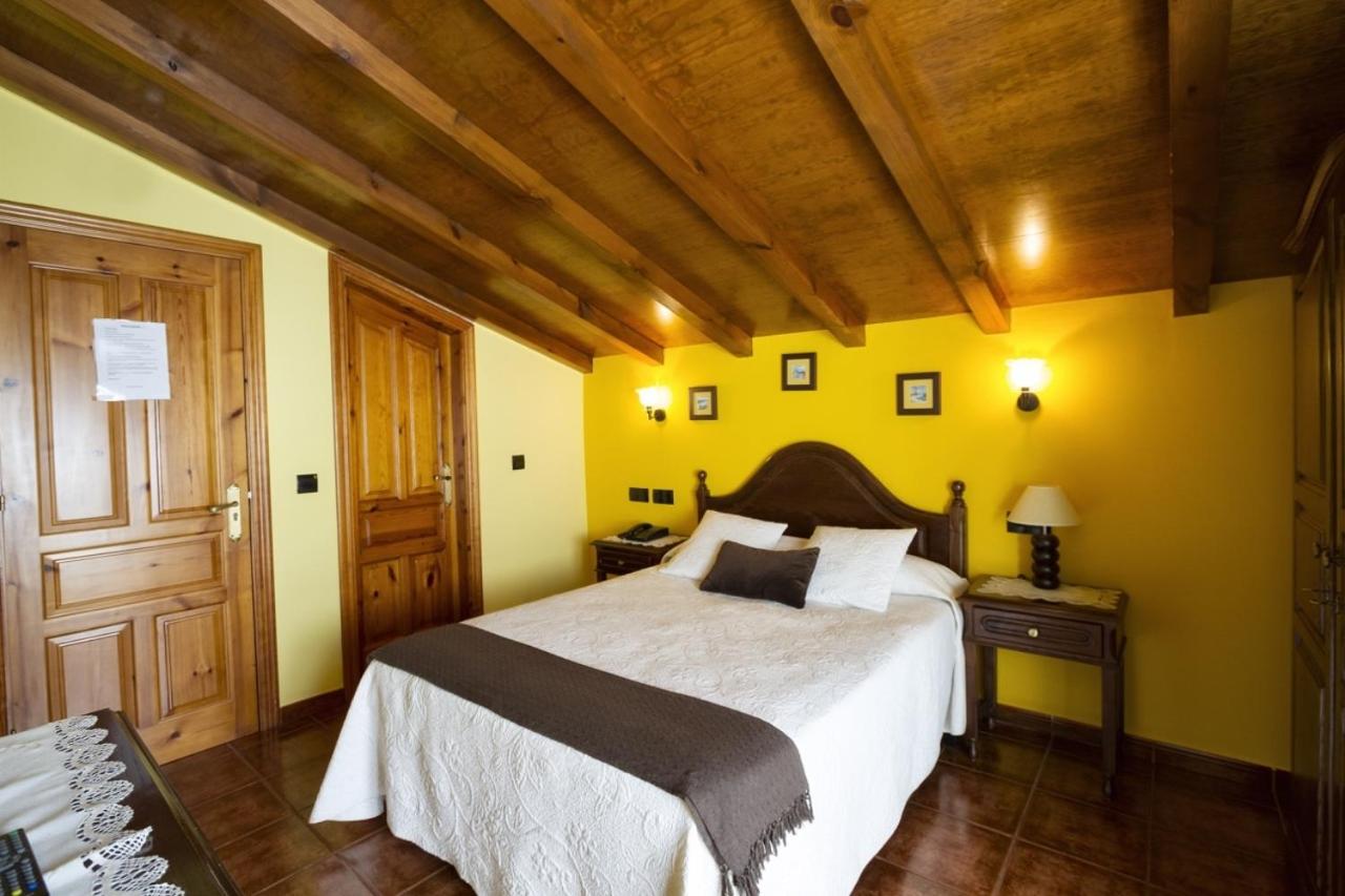 Double or Twin Room - Photo 10