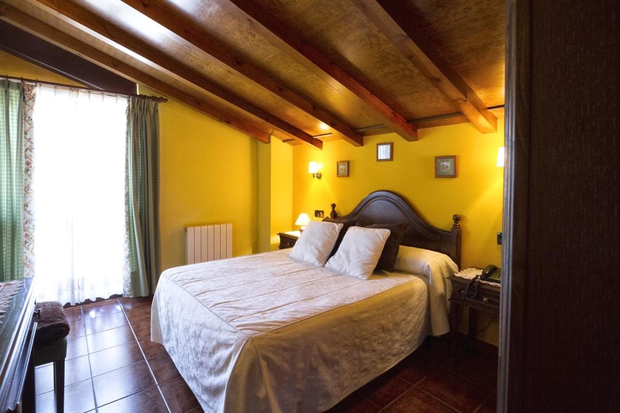 Double or Twin Room - Photo 8
